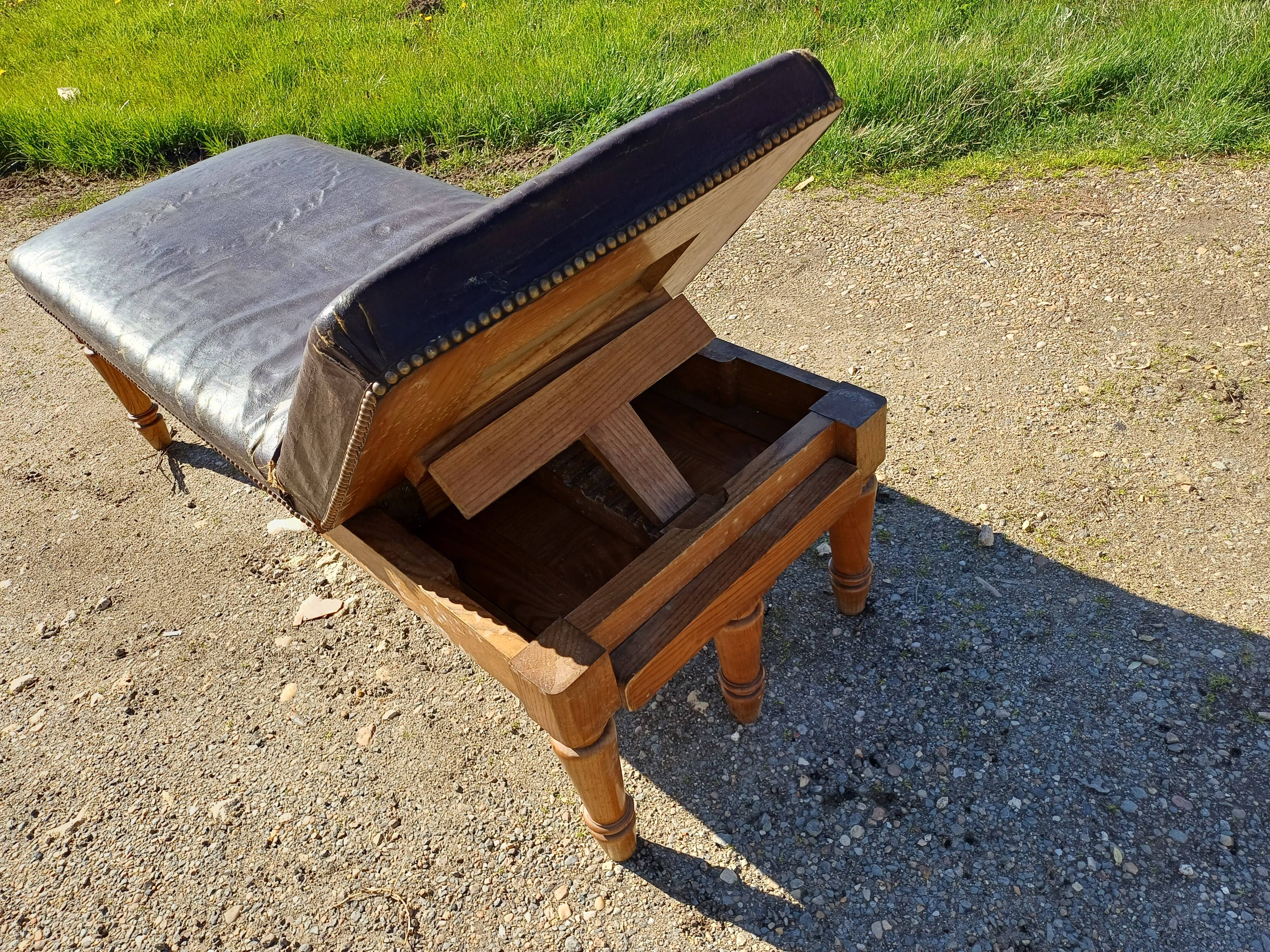 Doctor's bench oak and leather 19th