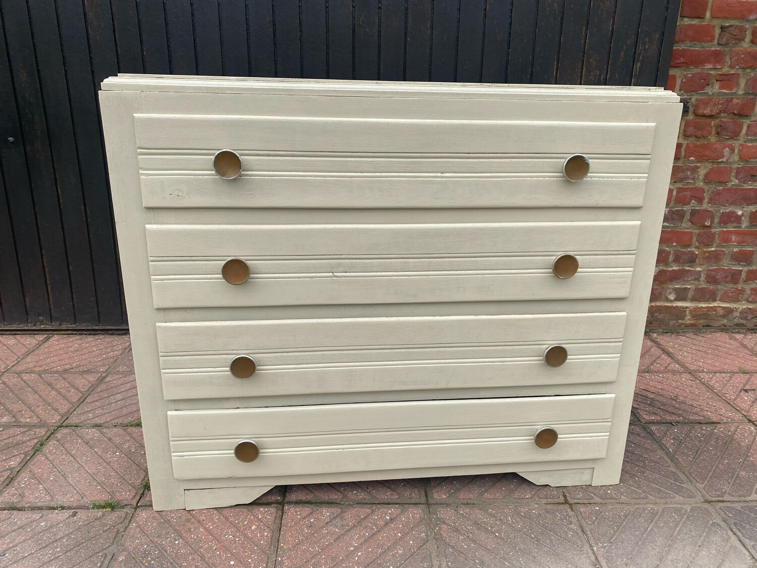 Chest of drawers