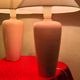 paire de lampes 1970 ceramique rose mat et abat jour blanc cassé  neuf inte