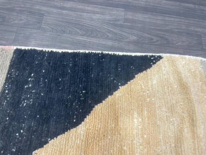 Traditional handmade pure wool Berber rug size 150 x 250 cm