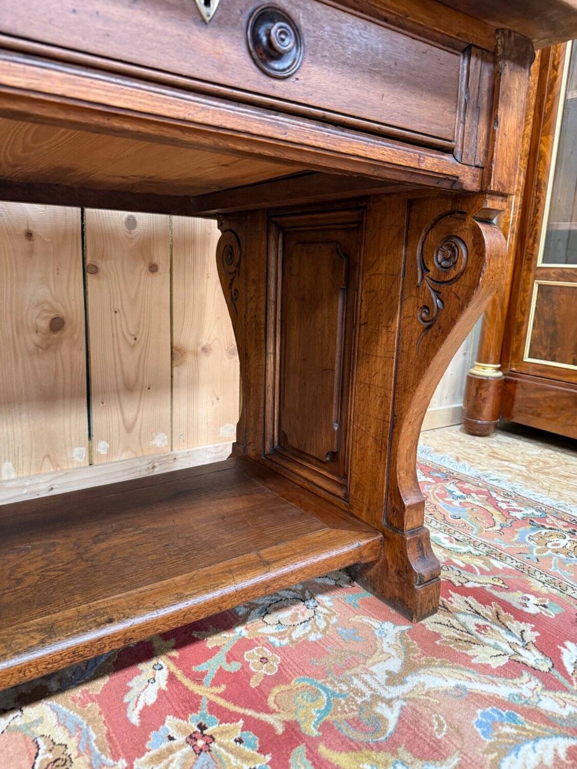 Console-table de milieu Néo-Renaissance – Travail lyonnais – Noyer massif