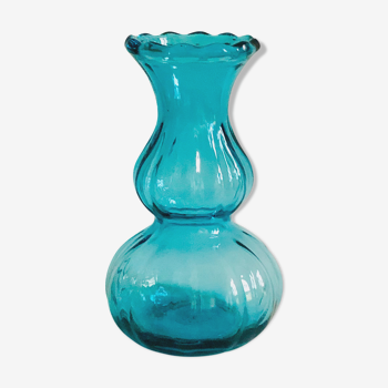 Vase vintage en verre moulé bleu H22cm