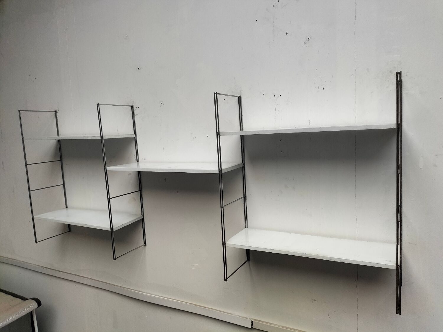 Metal string shelf