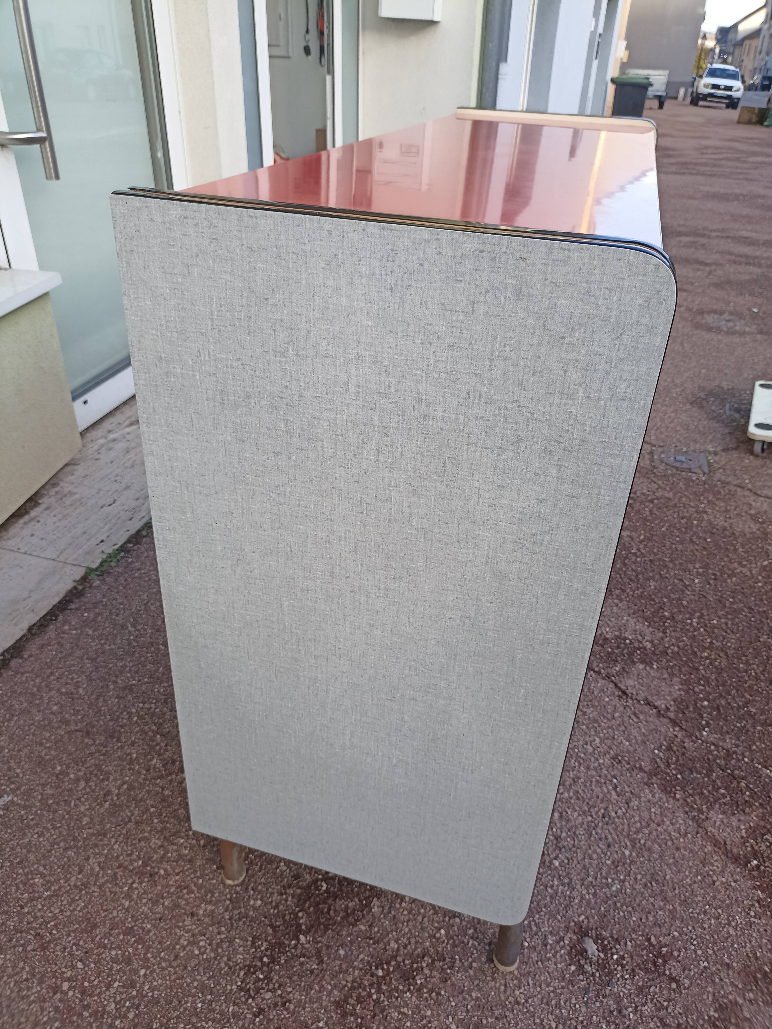 Buffet formica rouge blanc gris - année 1960