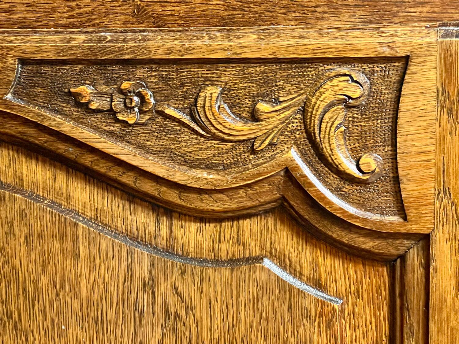 Solid wood dining room sideboard
