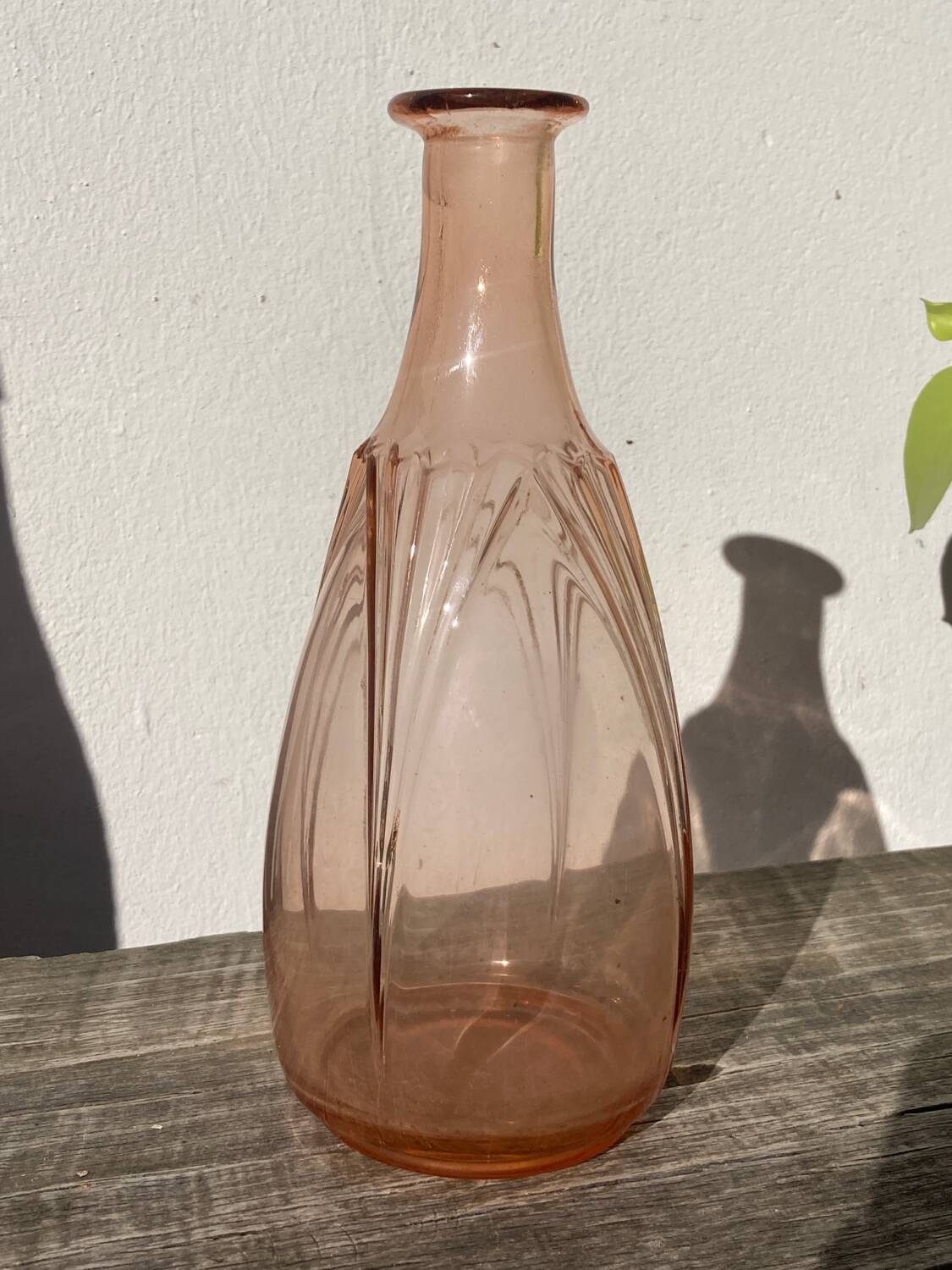 Art deco vase in amber pink blown glass