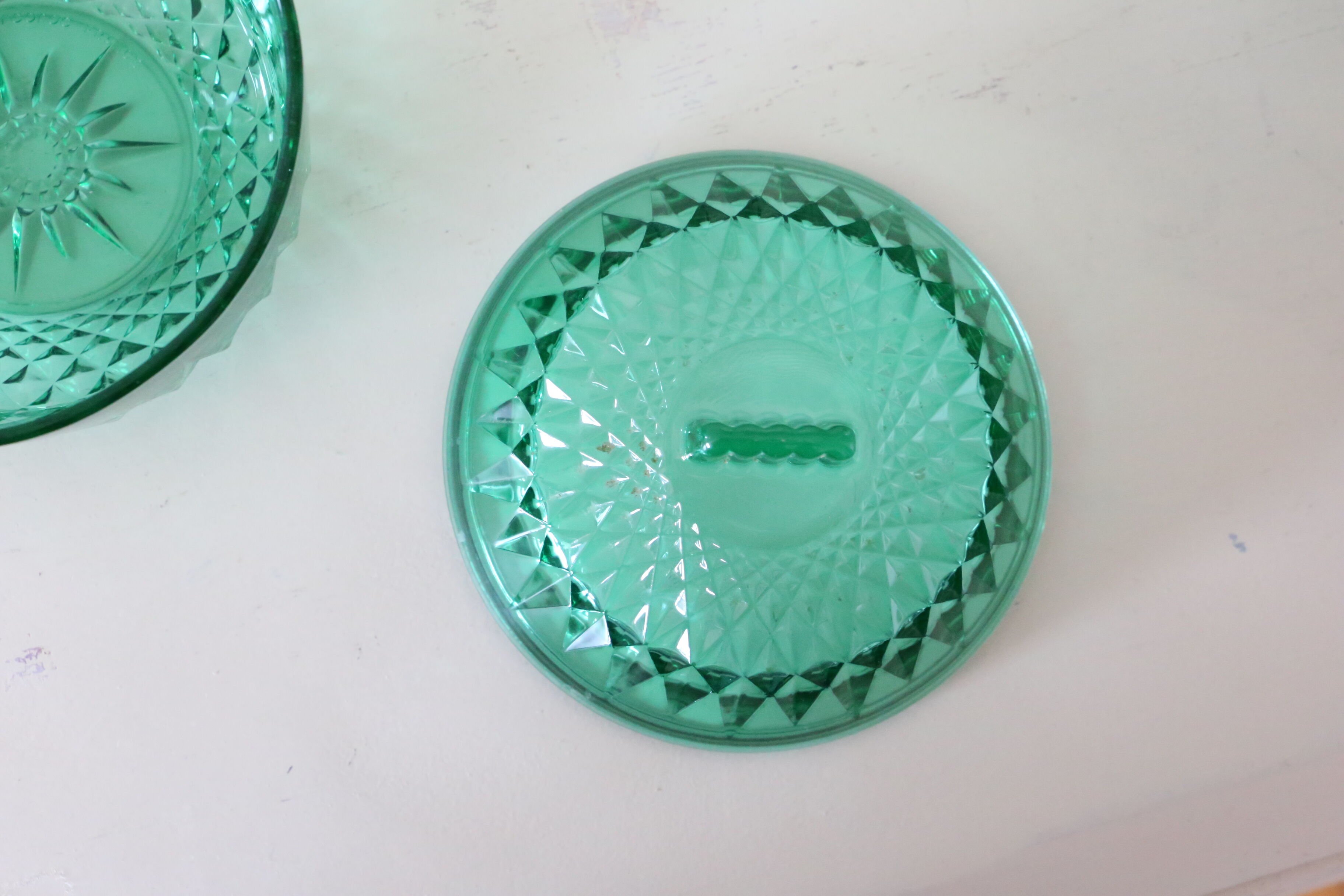Bonbonnière en verre vert
