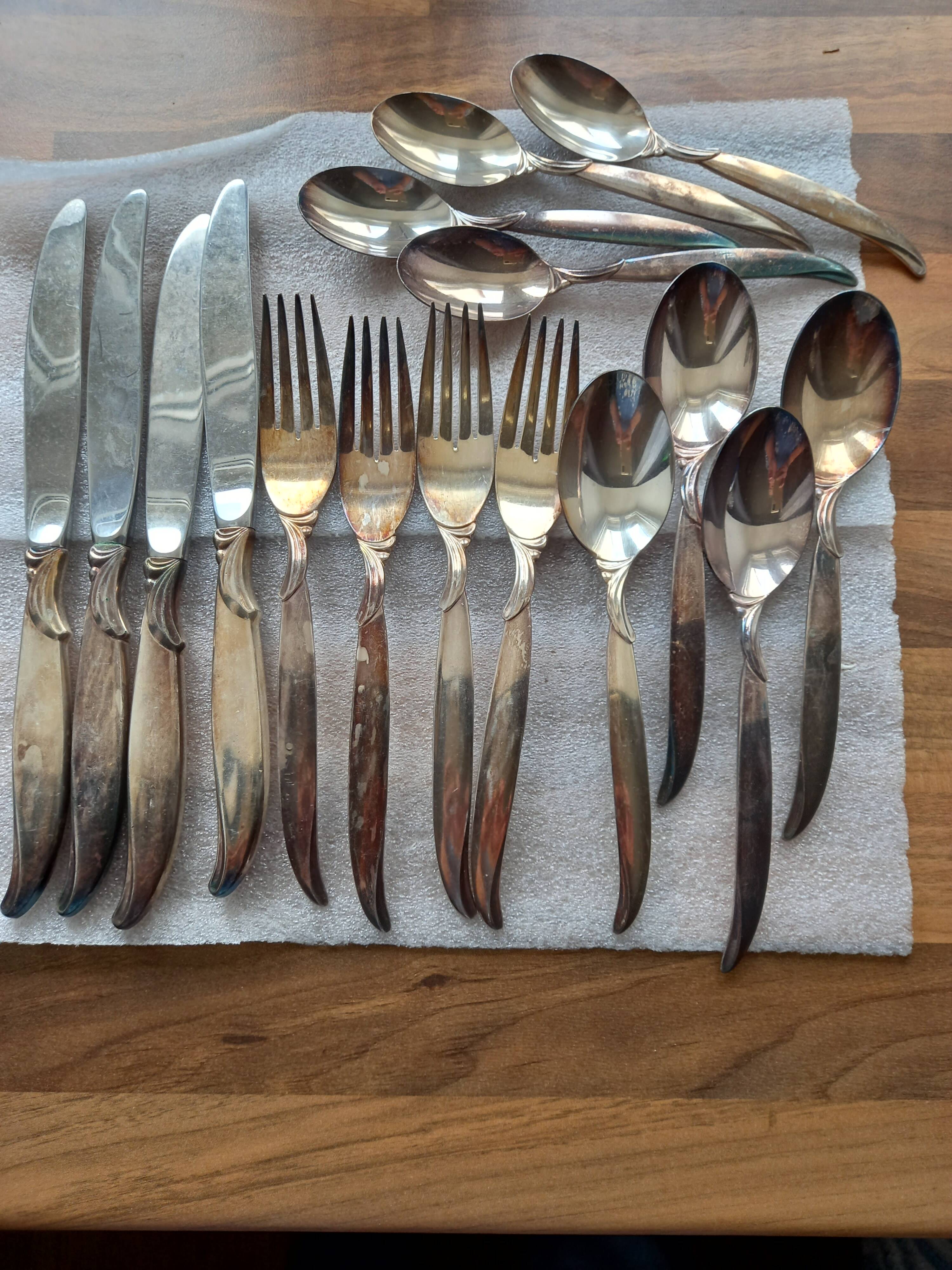 Complete vintage cutlery set for 4 people.