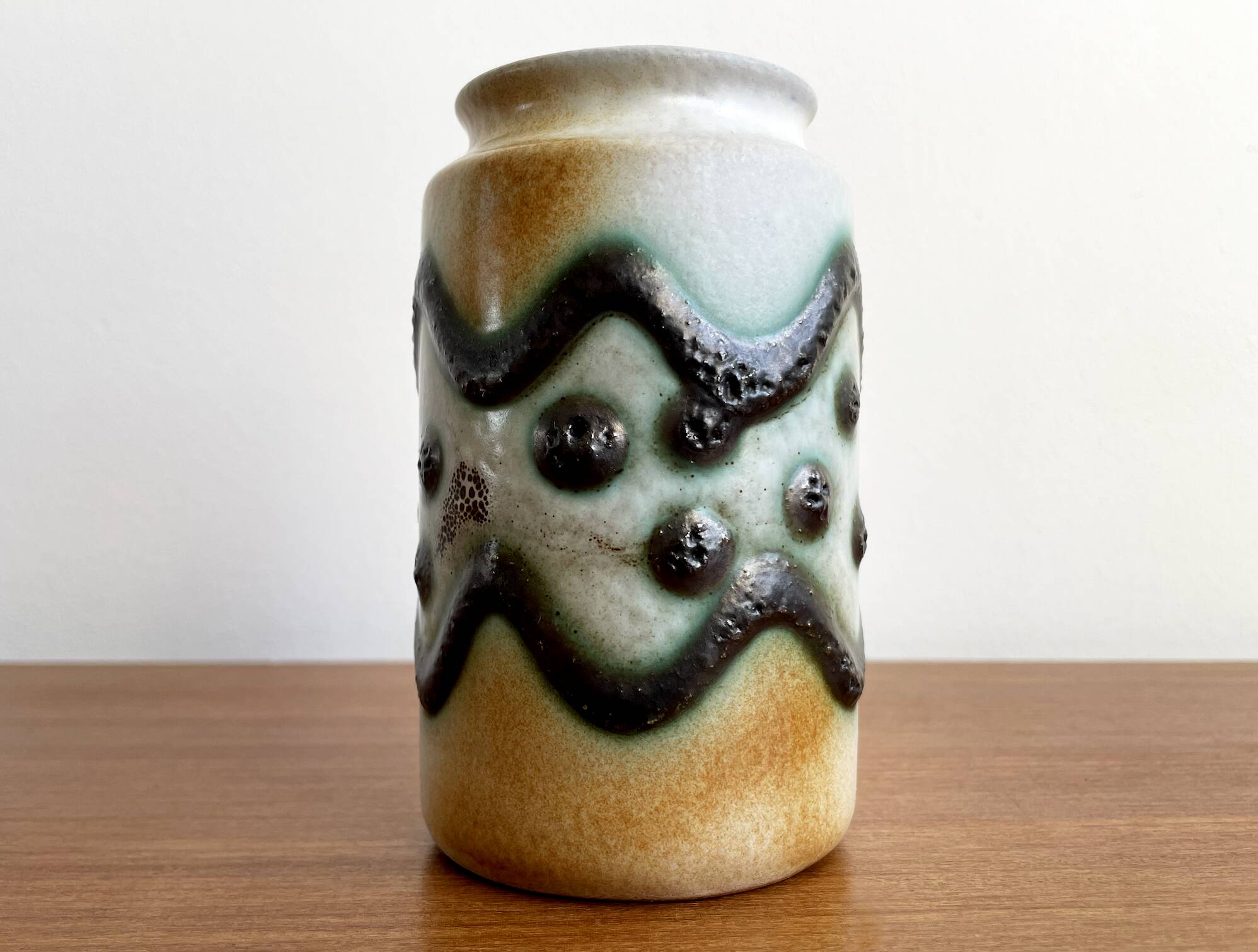 Veb haldensleben 3068 - small east german gdr vase - tactile mid-century modern design