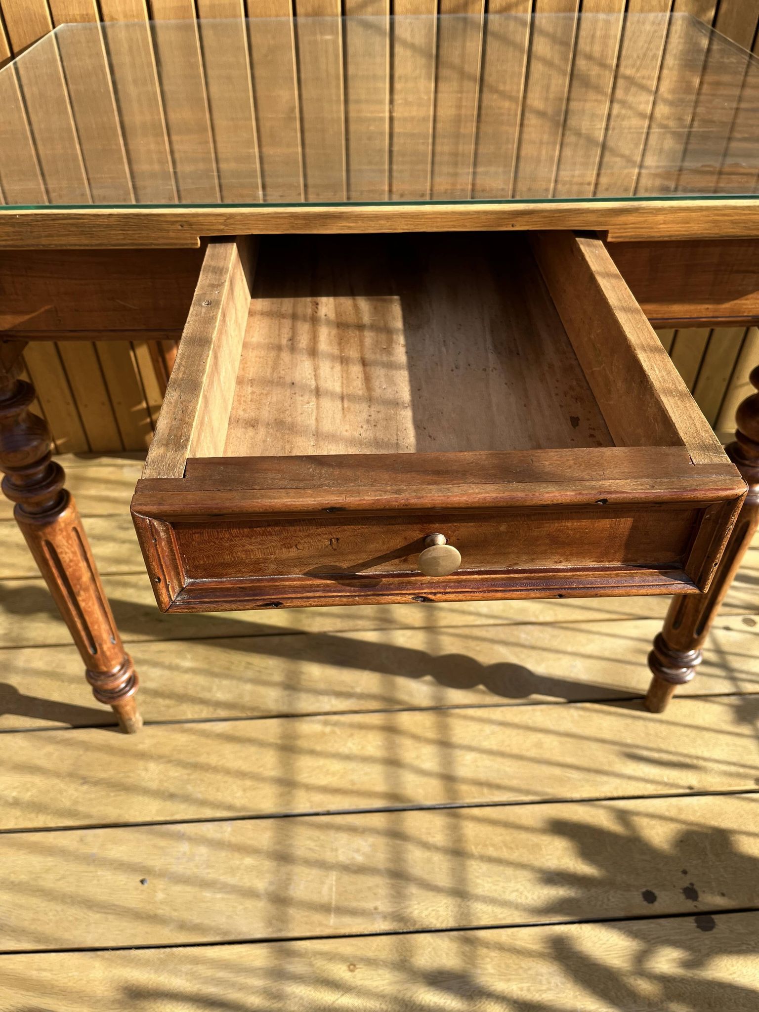 Desk table