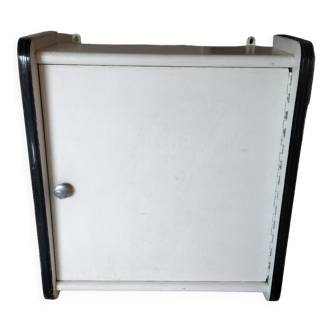Wall cabinet