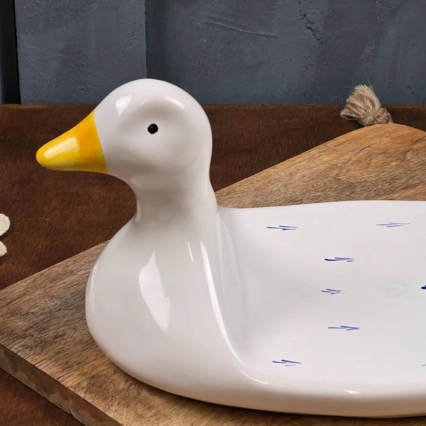 Plat à foie gras en céramique – décor bleu et blanc, forme canard