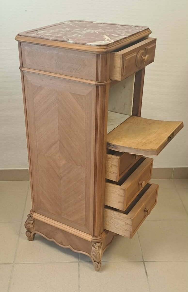 Oak chest of drawers