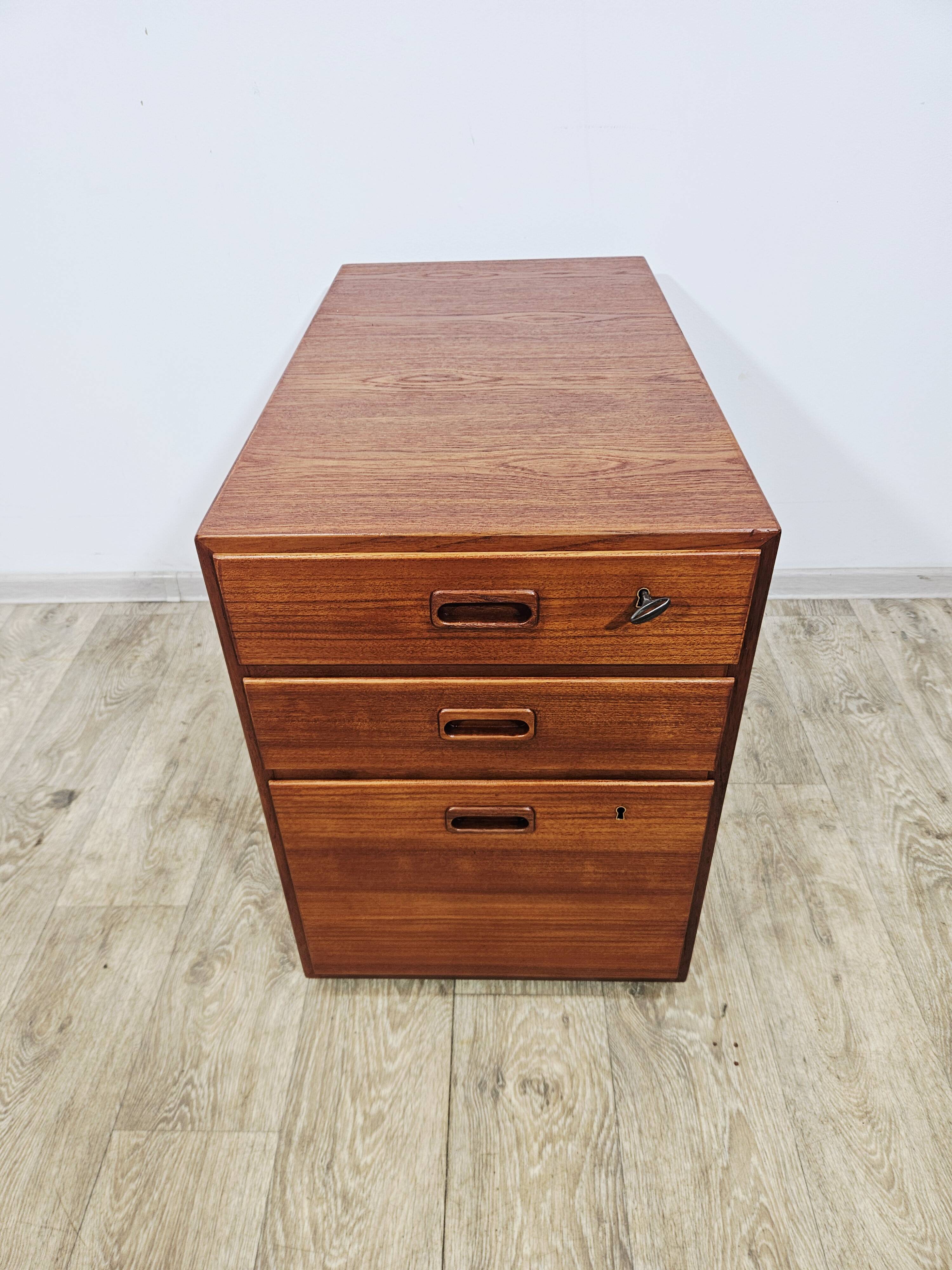 Niels Jonsson for Hugo Troeds: Teak container "Vital", 1960s.