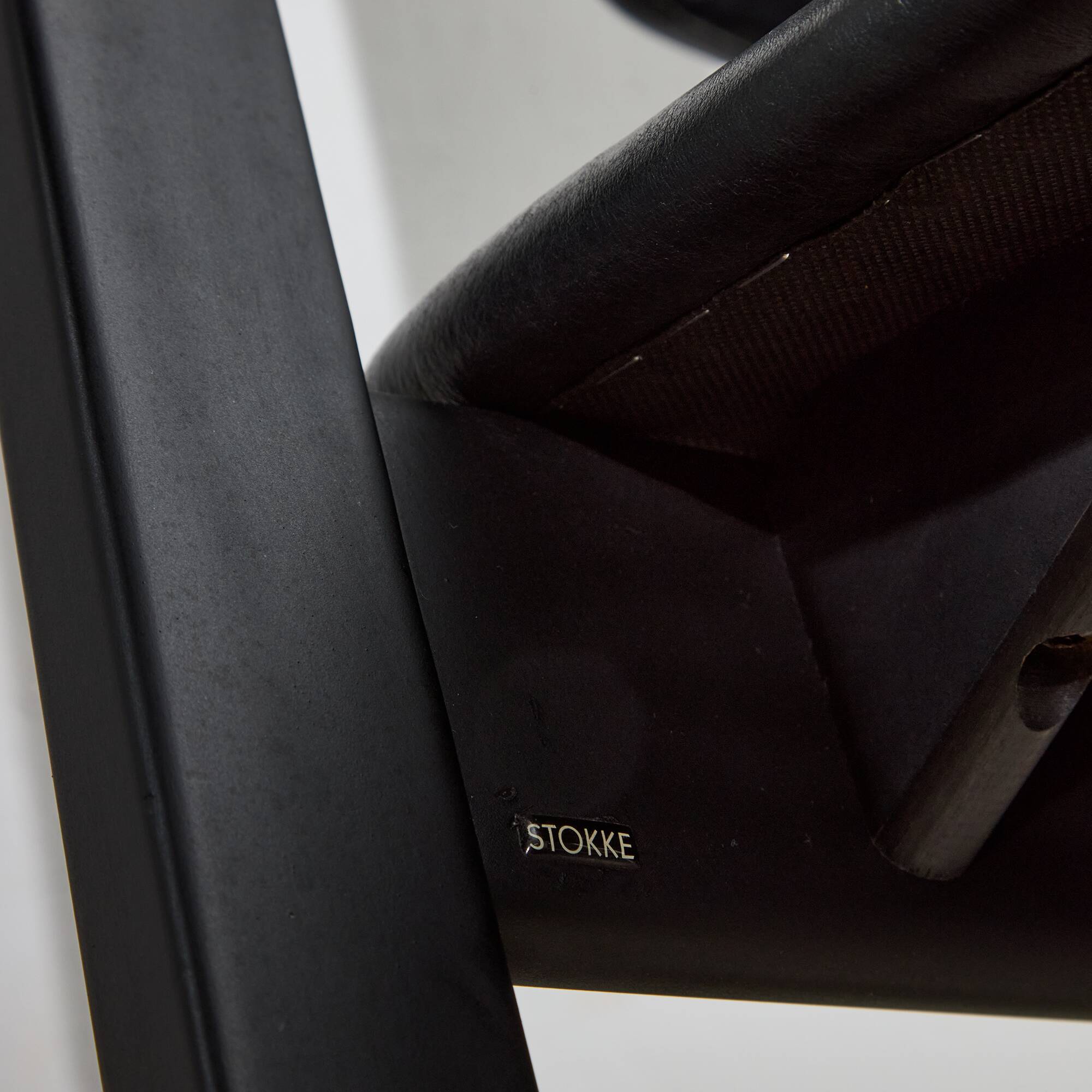 Chaise Ergonomique Pendule en Cuir Noir par Peter Opsvik pour Stokke, 1983