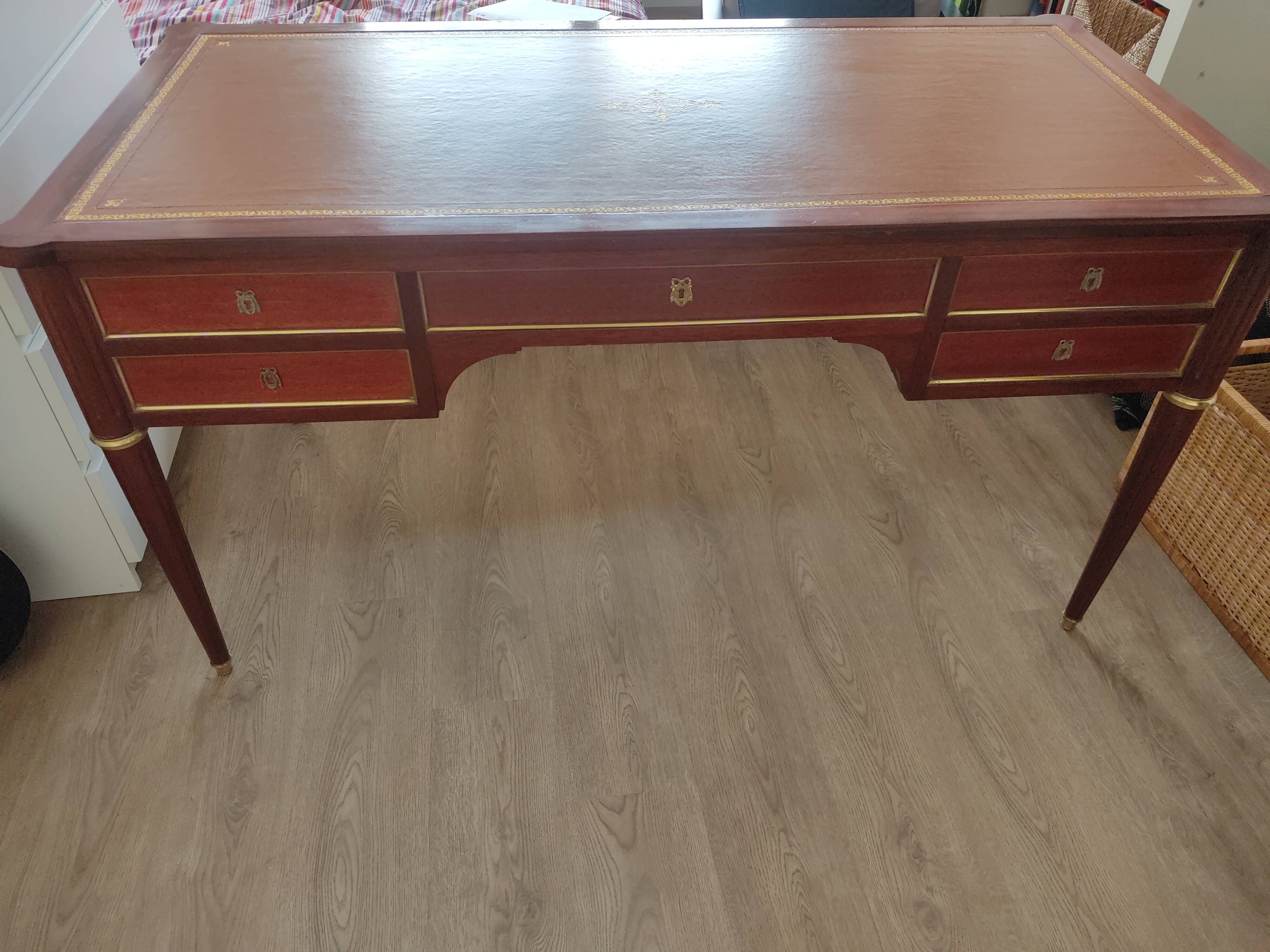 Bureau style Louis XVI