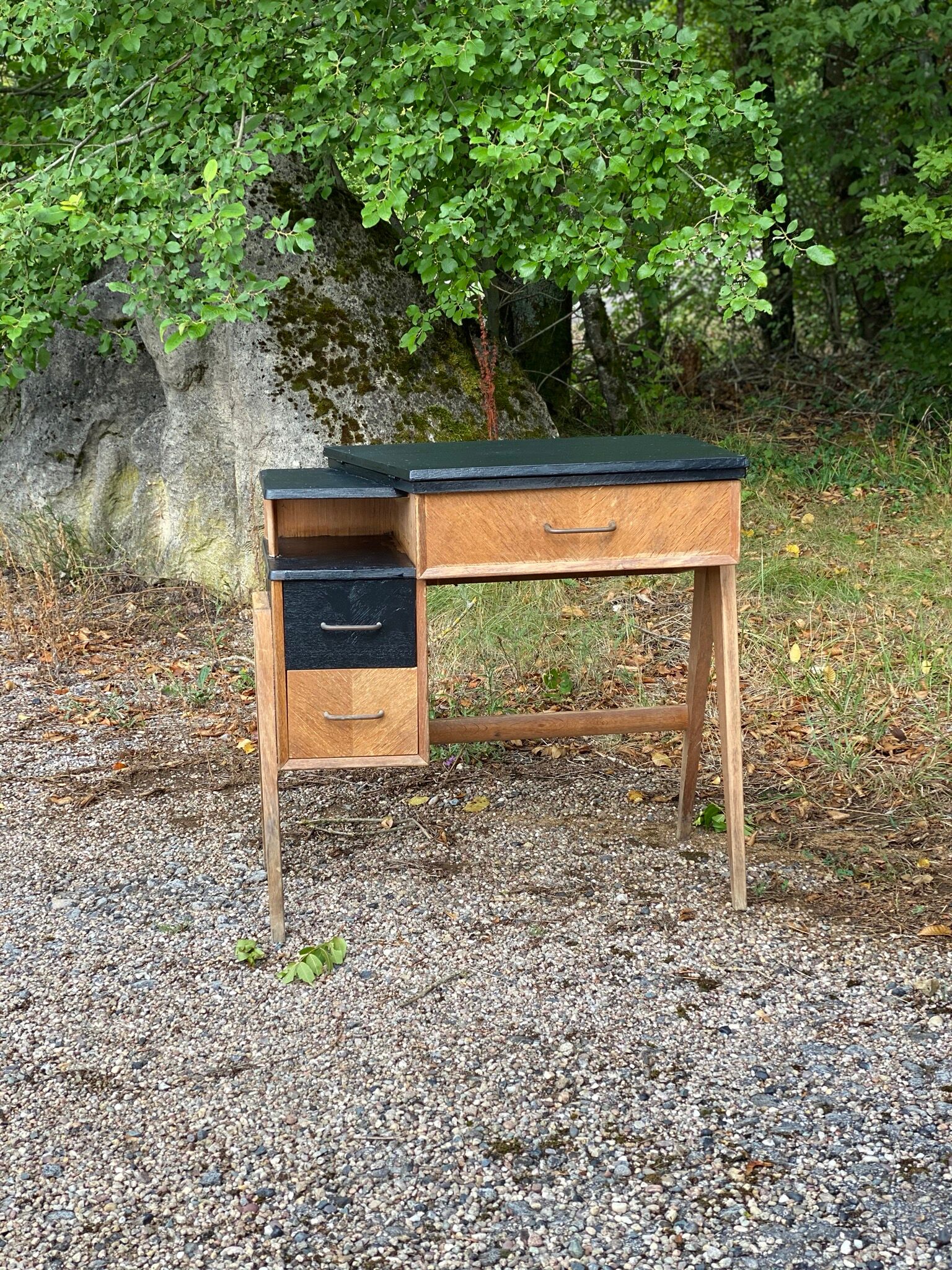 Bureau aux pieds V