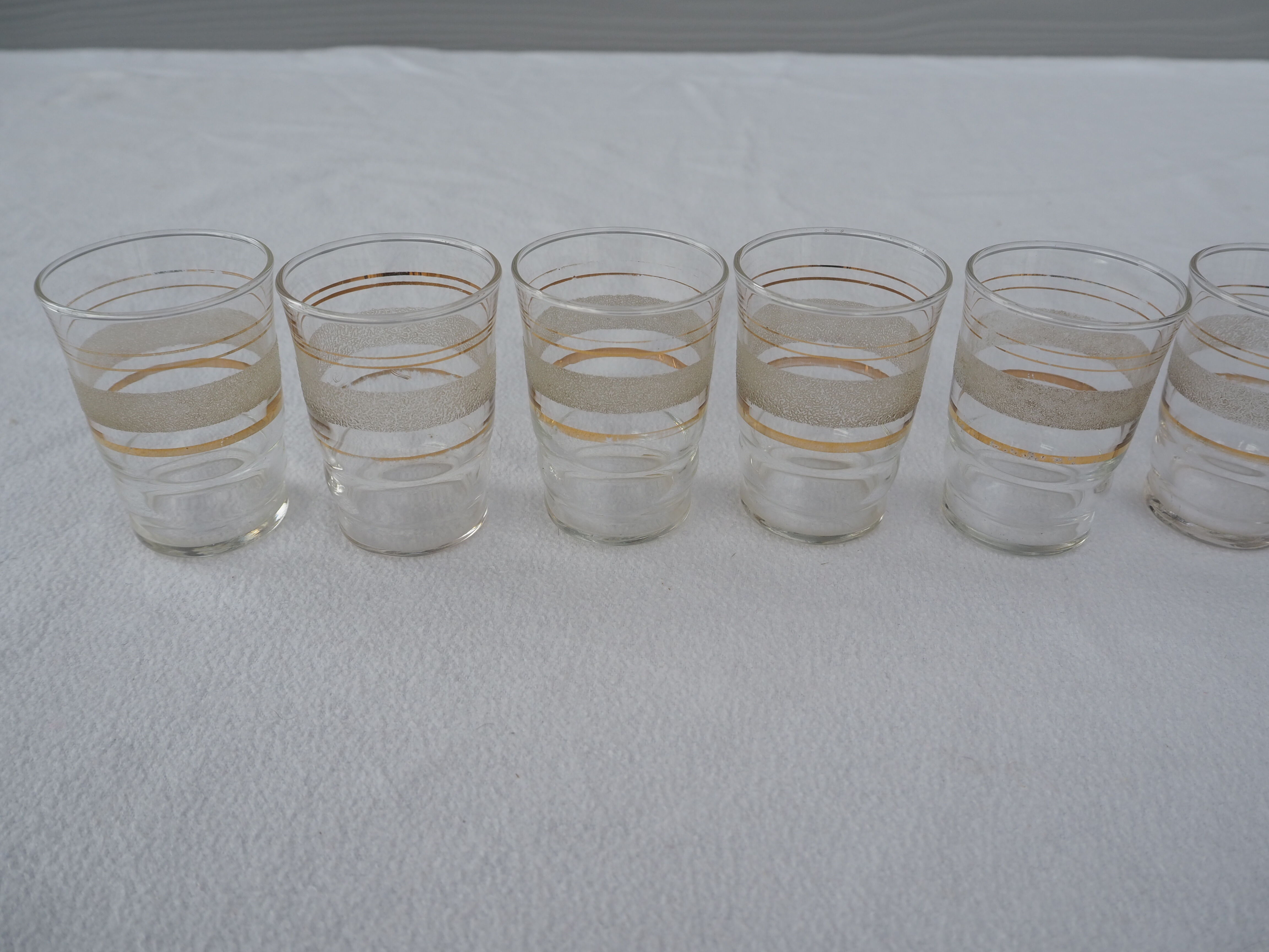 9 wine glasses, gold edging and granite – 1960s-1970s