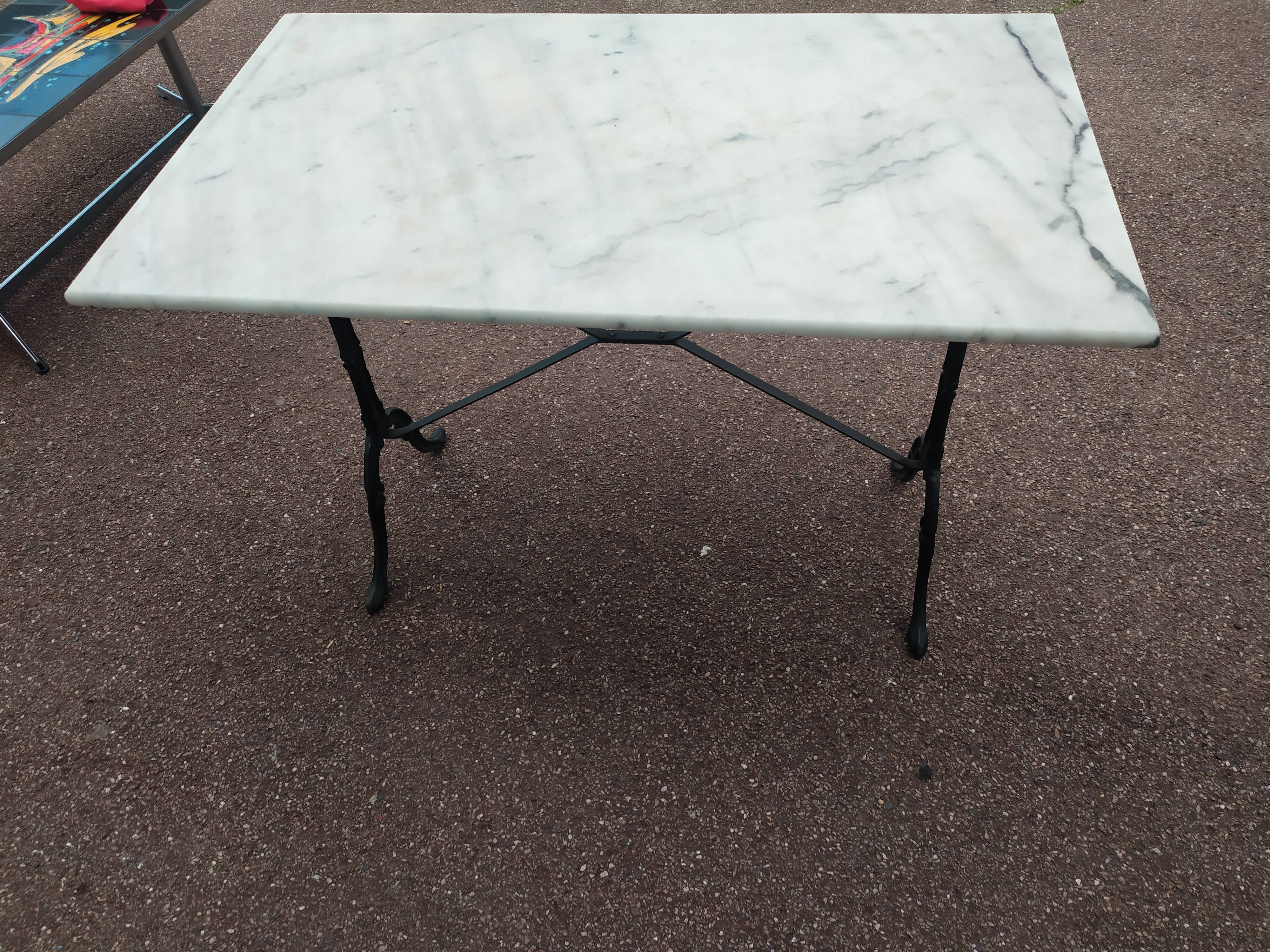 Bistro table in marble from a Parisian brasserie
