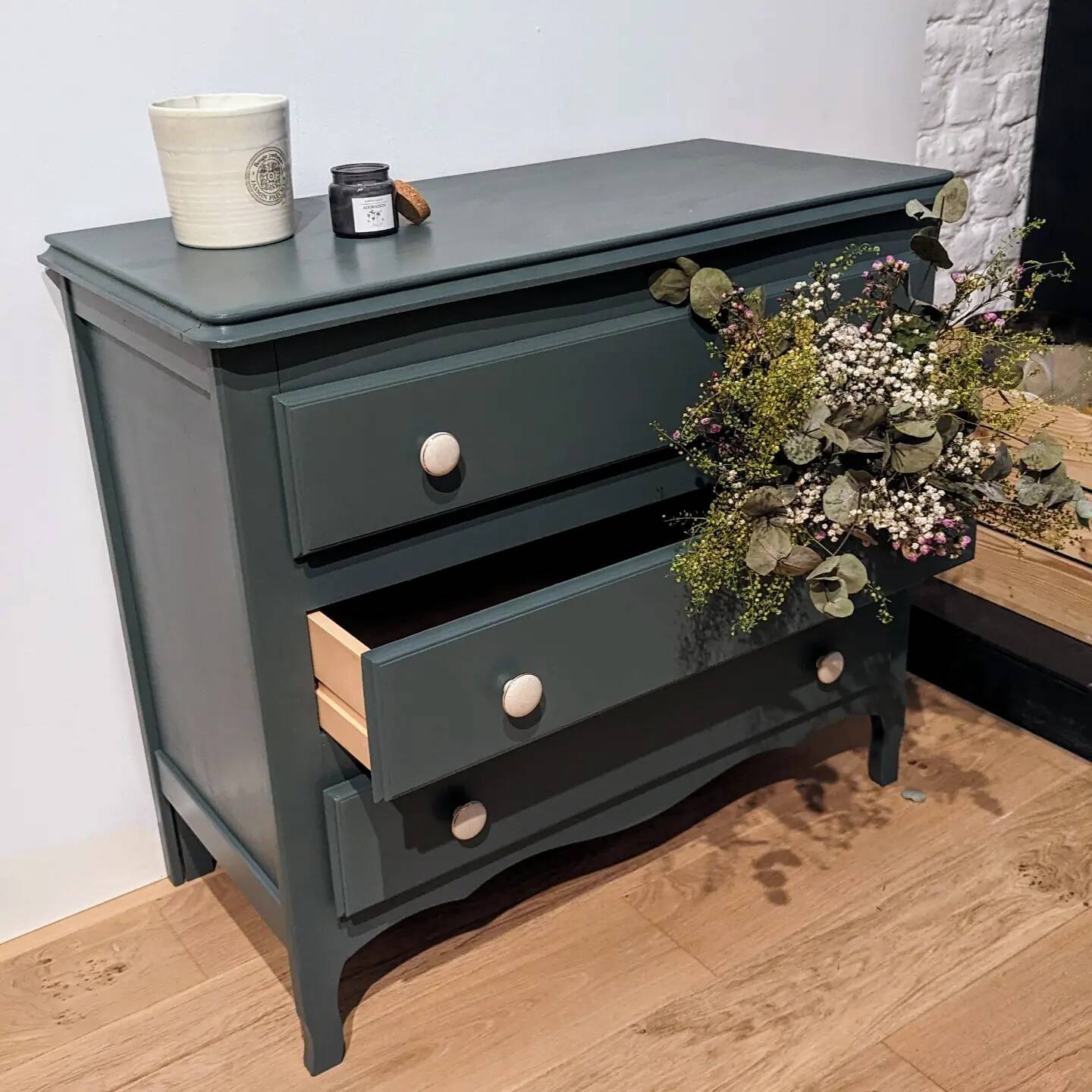 Commode ancienne cossue