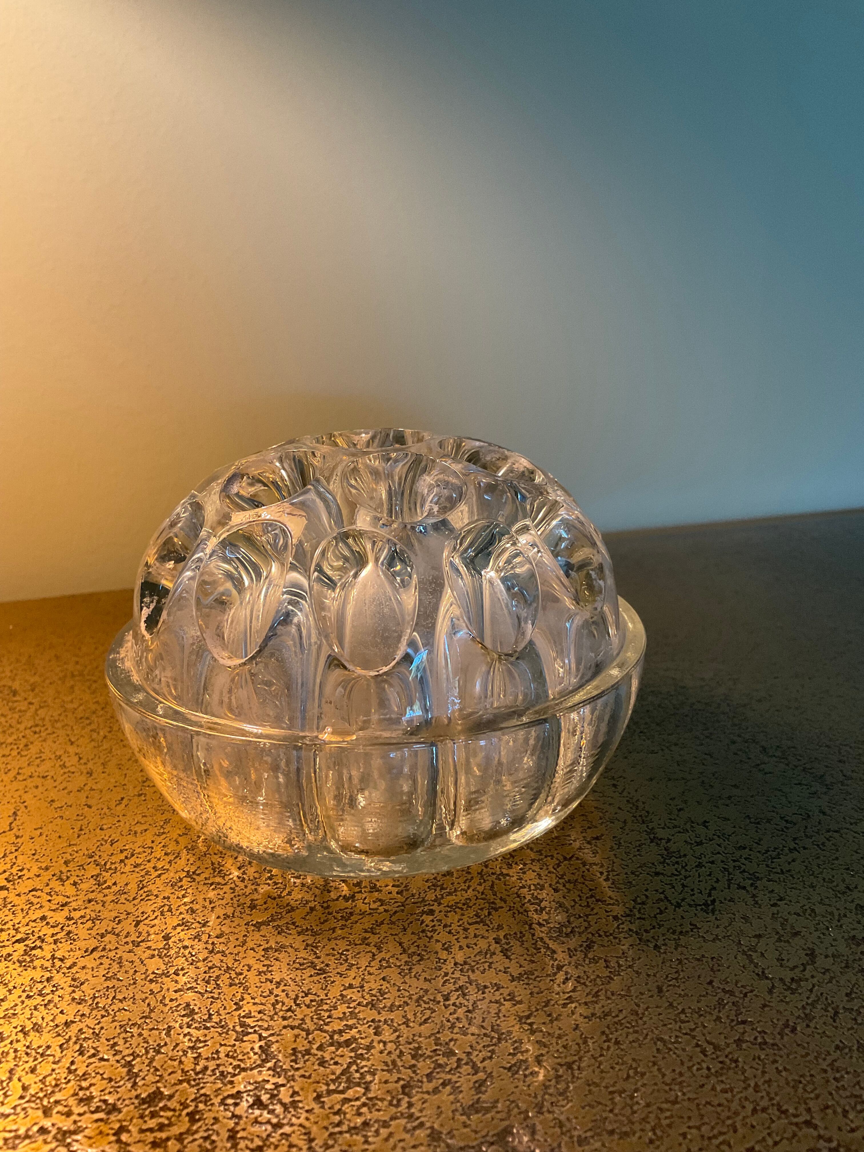 Pique fleurs Vintage . En verre