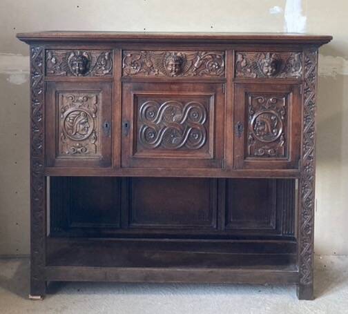 Buffet vaisselier néo-gothique