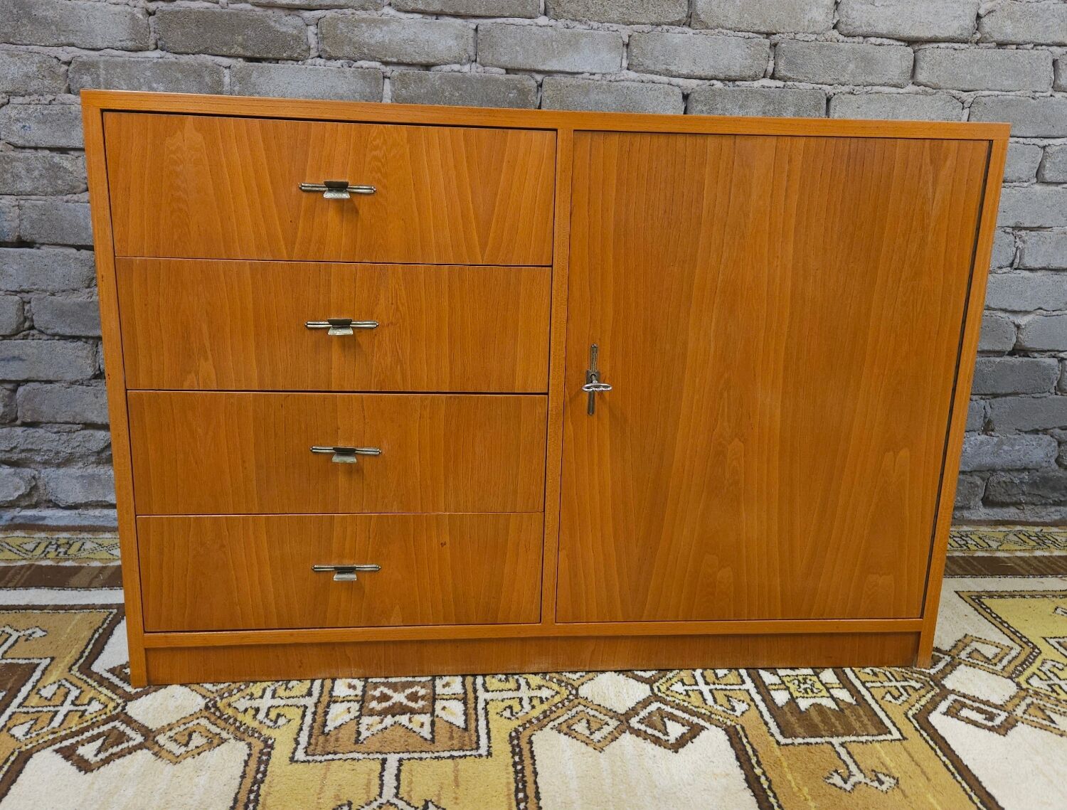 Vintage 1960s 4-drawer, 1-door cabinet