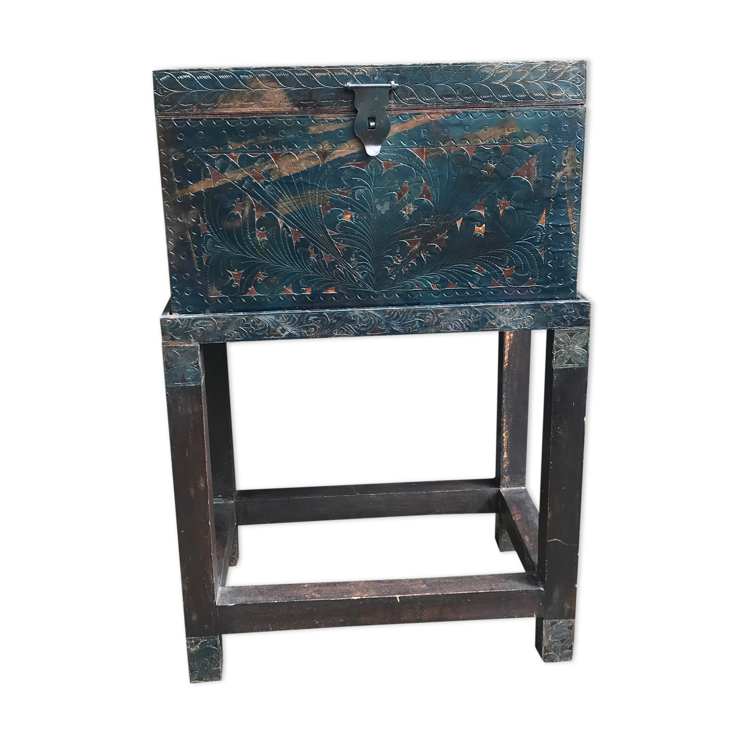 Metal-encrustation wood box