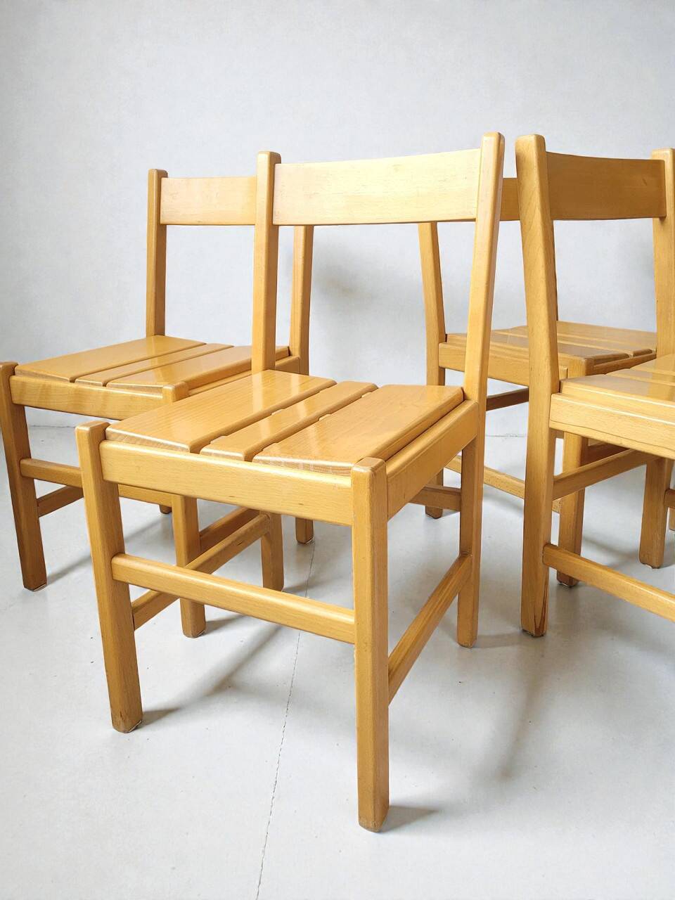 4 cheises en bois style Charlotte perriand