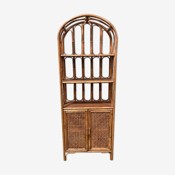 Etagère en rotin aux portes en cannage