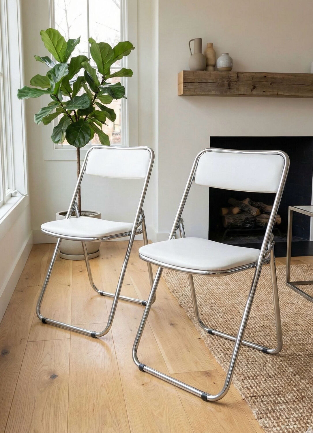 2 white folding chairs Civic