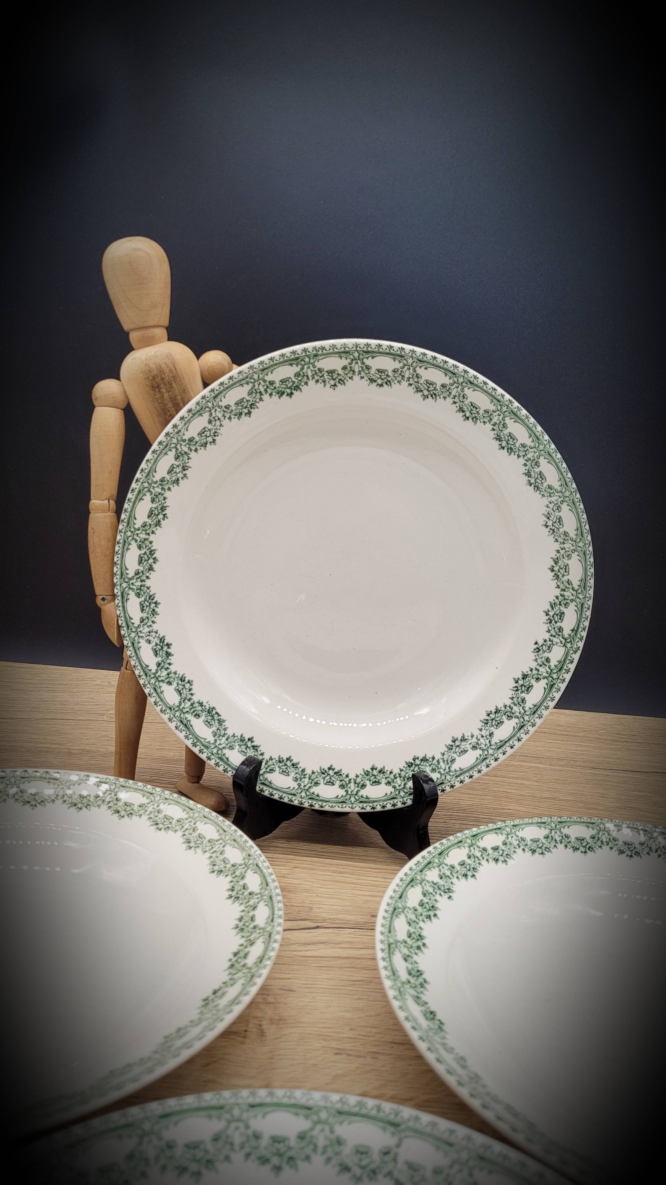Set of 6 Carlotta Boch plates