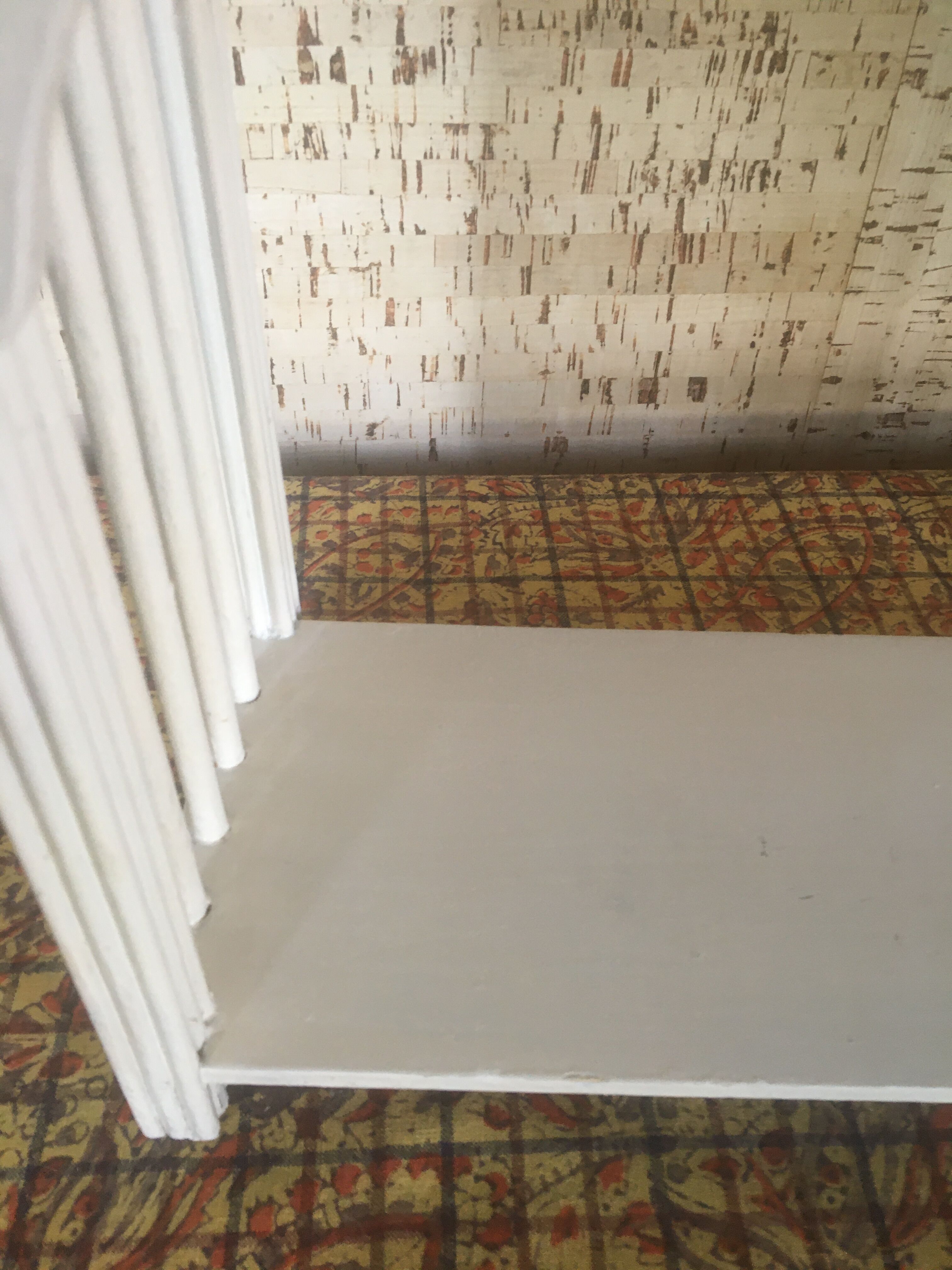 Wall-mounted shelf cabinet to hang