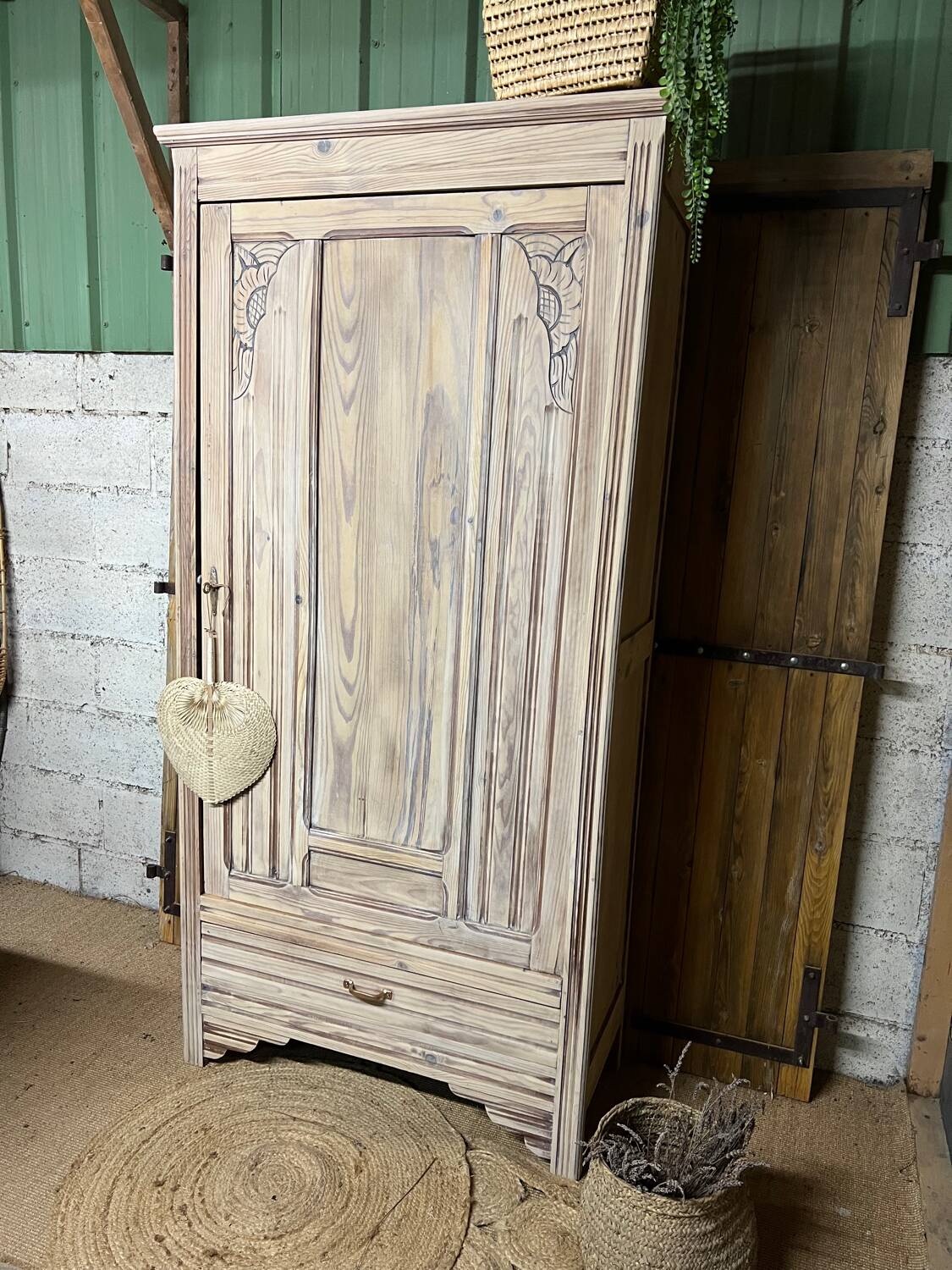 Armoire parisienne