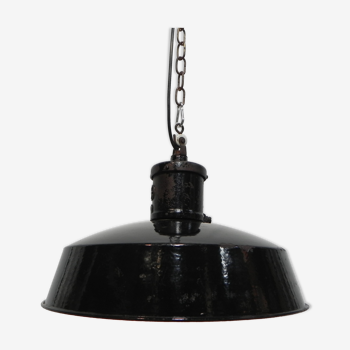 Industrial hanging lamp with enamelled shade