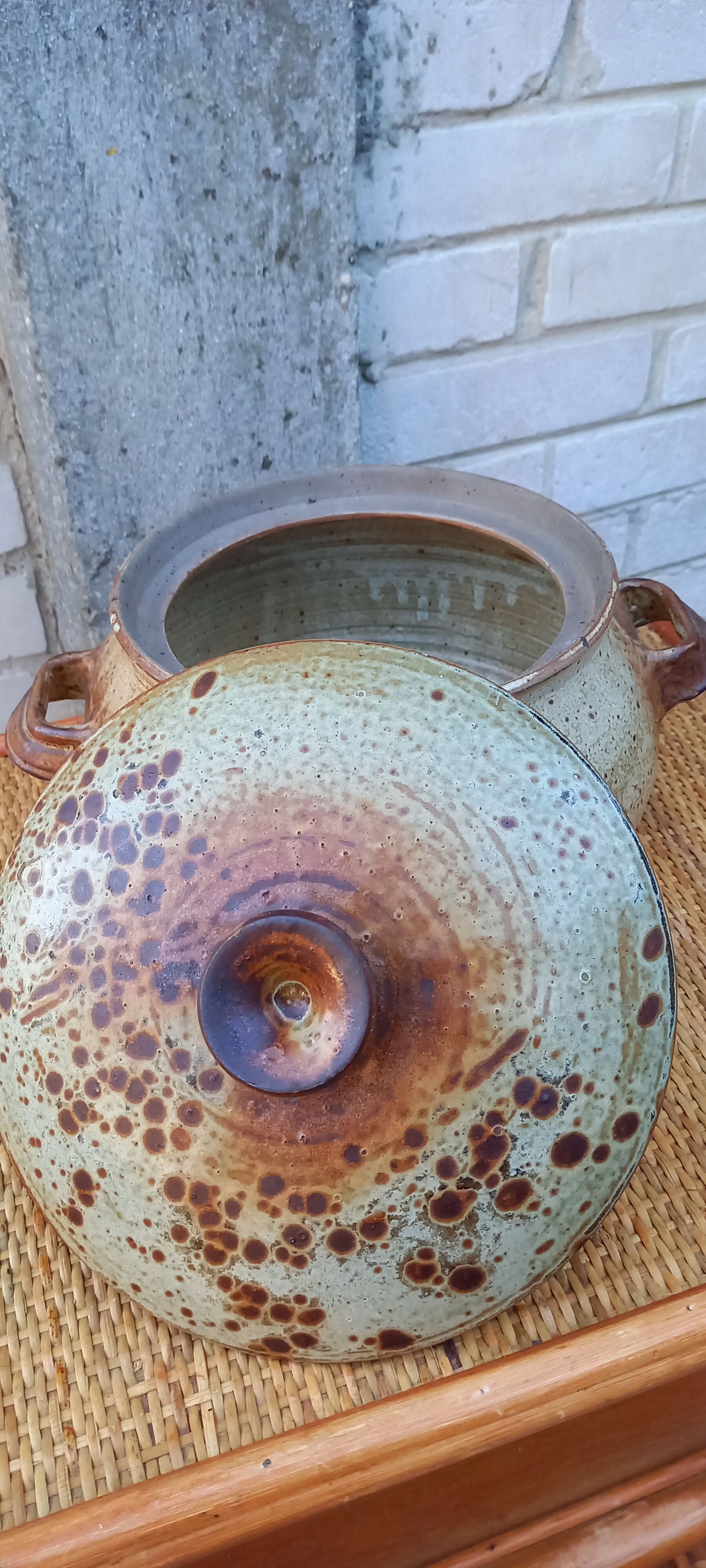 Pyrite sandstone soupiere