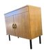Commode vintage avec pieds en acier