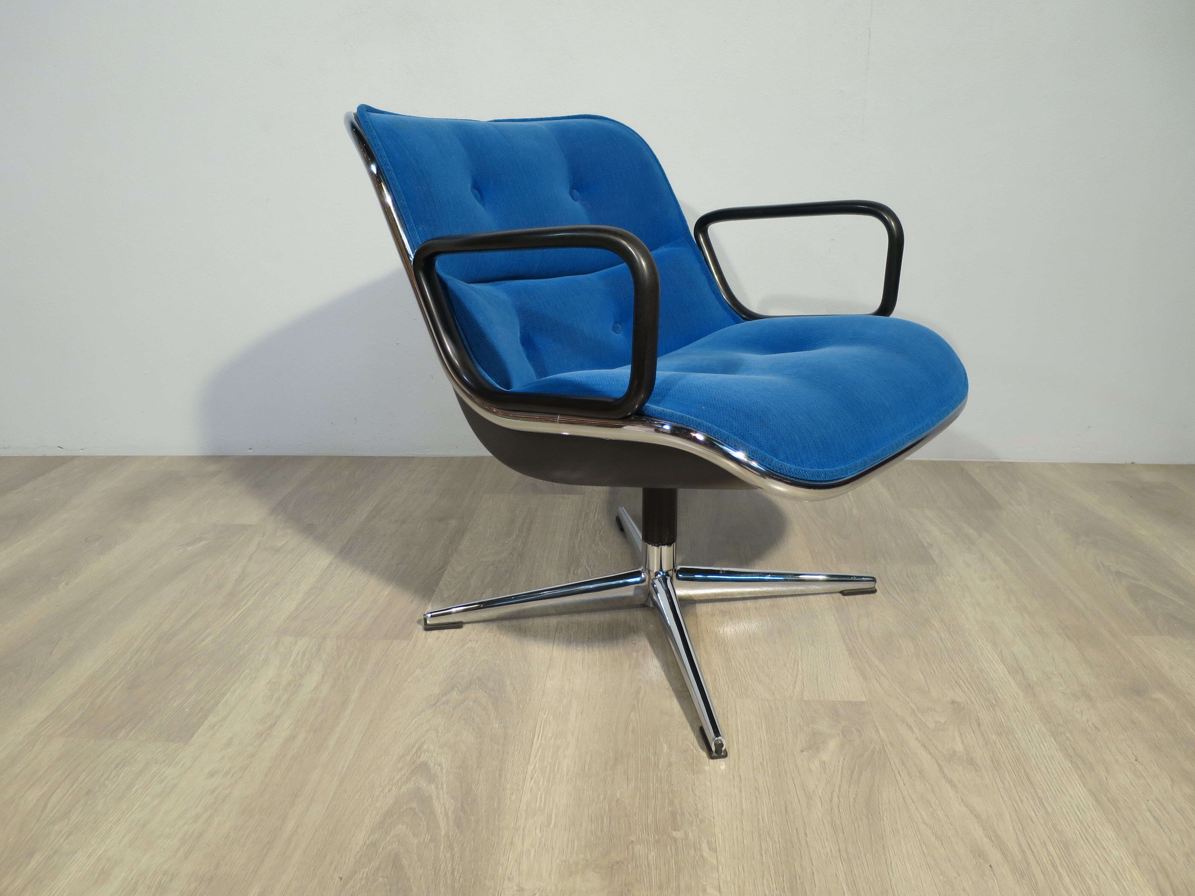 Pollock Armchair Knoll Edition