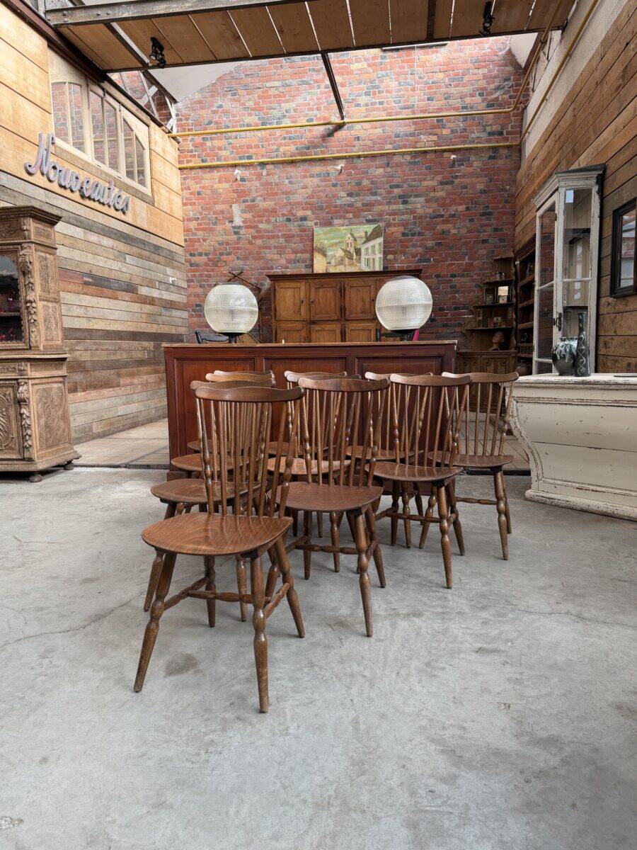 Suite de 10 chaises bistrot