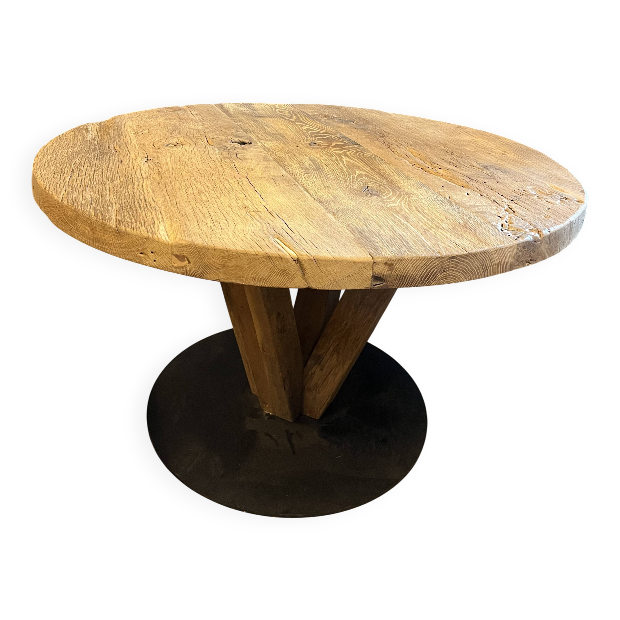 Round table in solid antique oak with a thick top