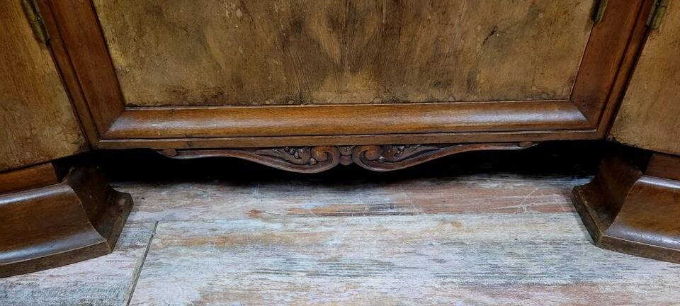 Art Deco period sideboard in blond walnut circa 1940