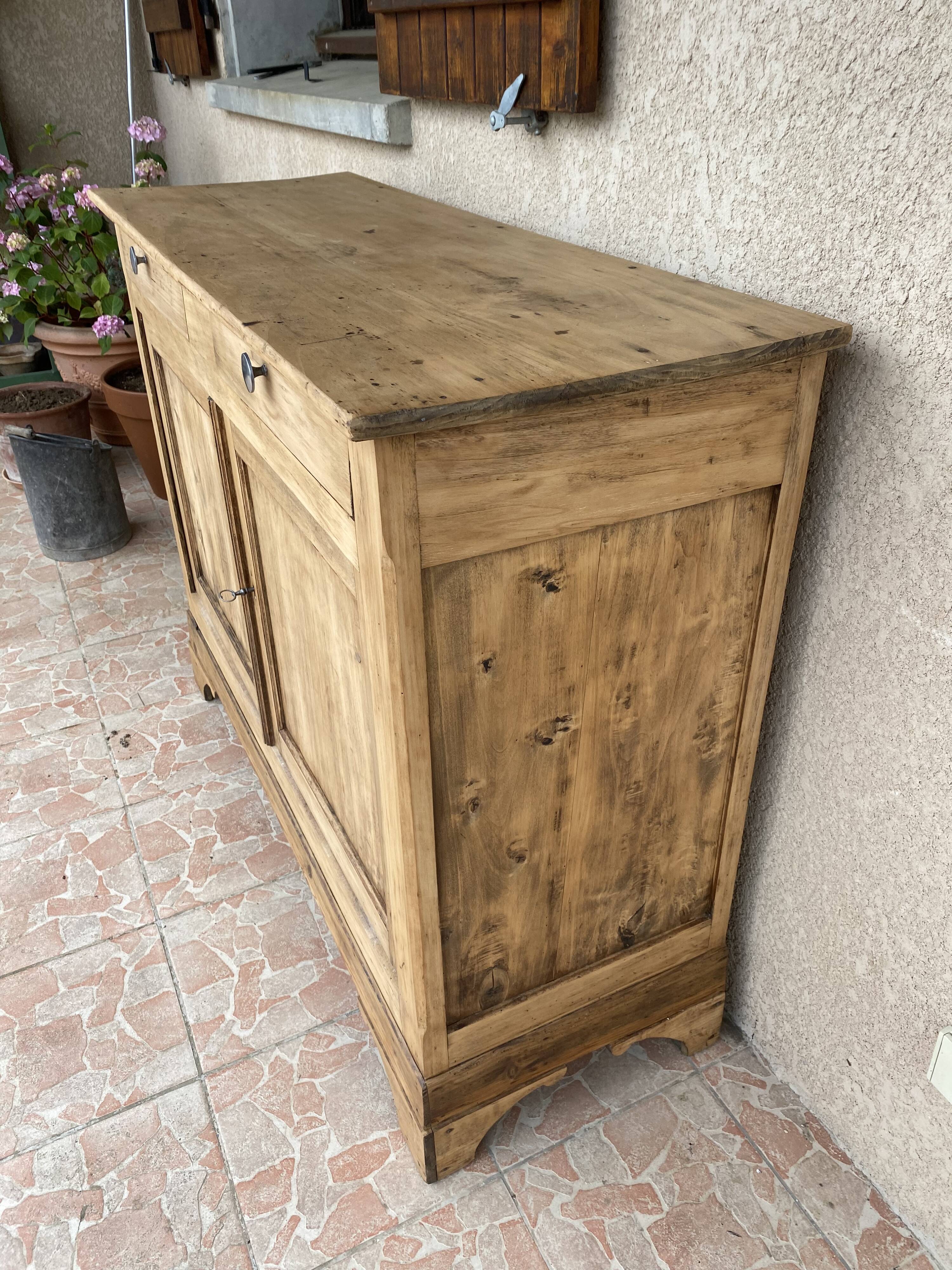 Parisian buffet in raw wood