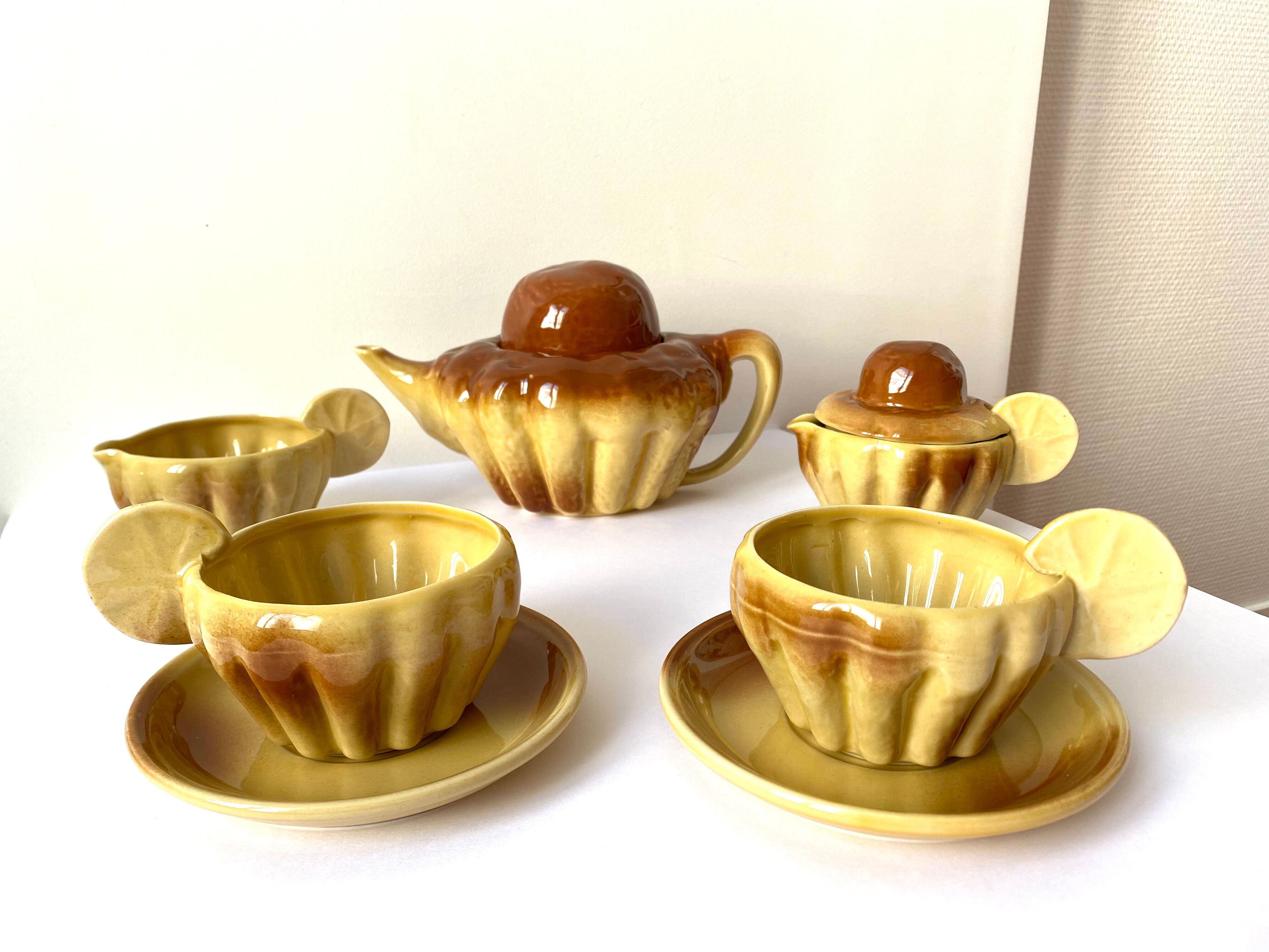 Ceramic teapot and tea cups shape lemon brioche 80s vintage