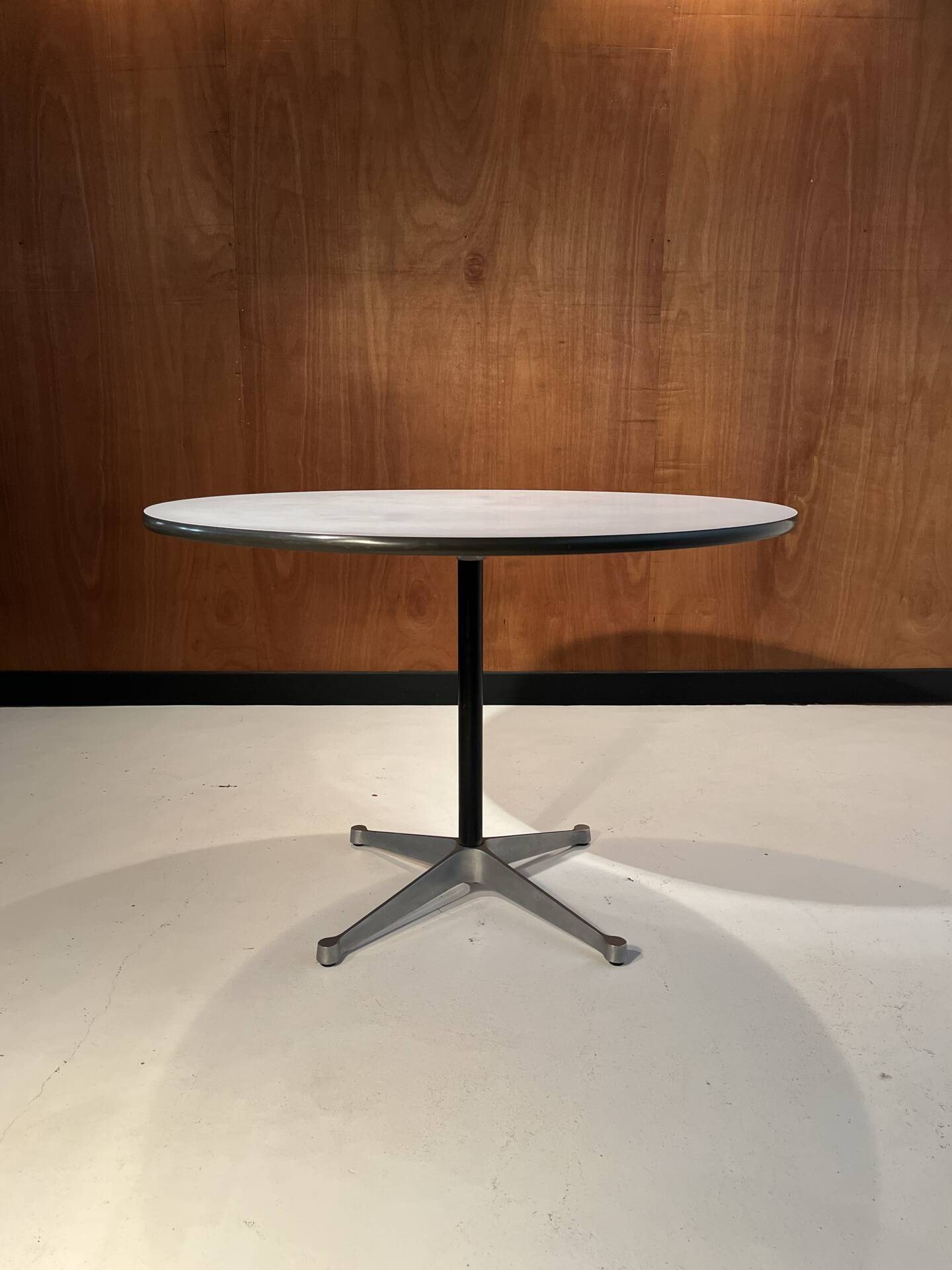 Vintage table, Eames design - Herman Miller USA edition