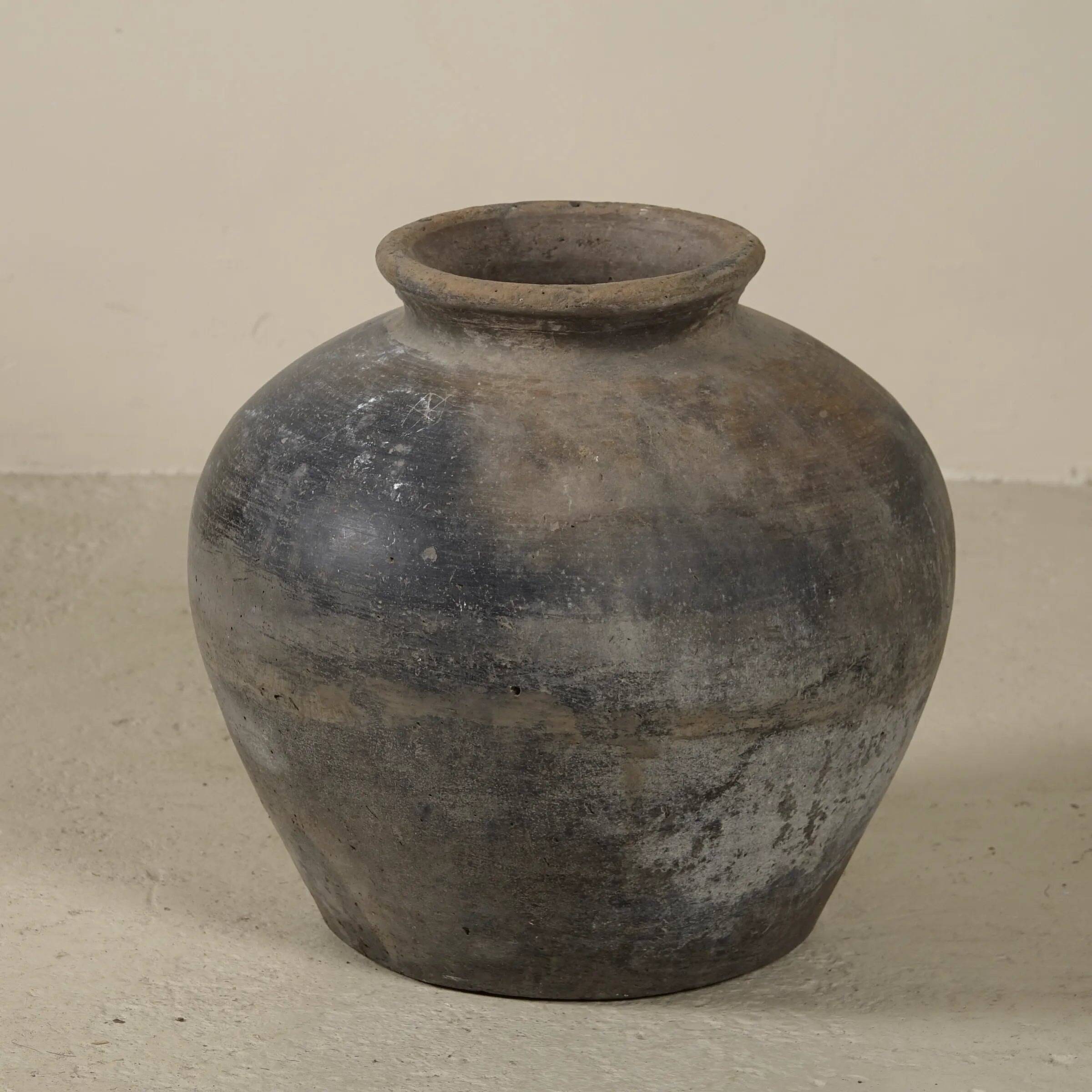 Nadi - Indian Terracotta Jar No. 1