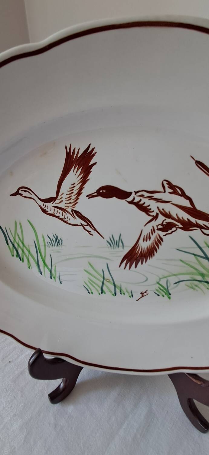 Digoin Sarreguemines dish, hand-painted decoration of wild birds