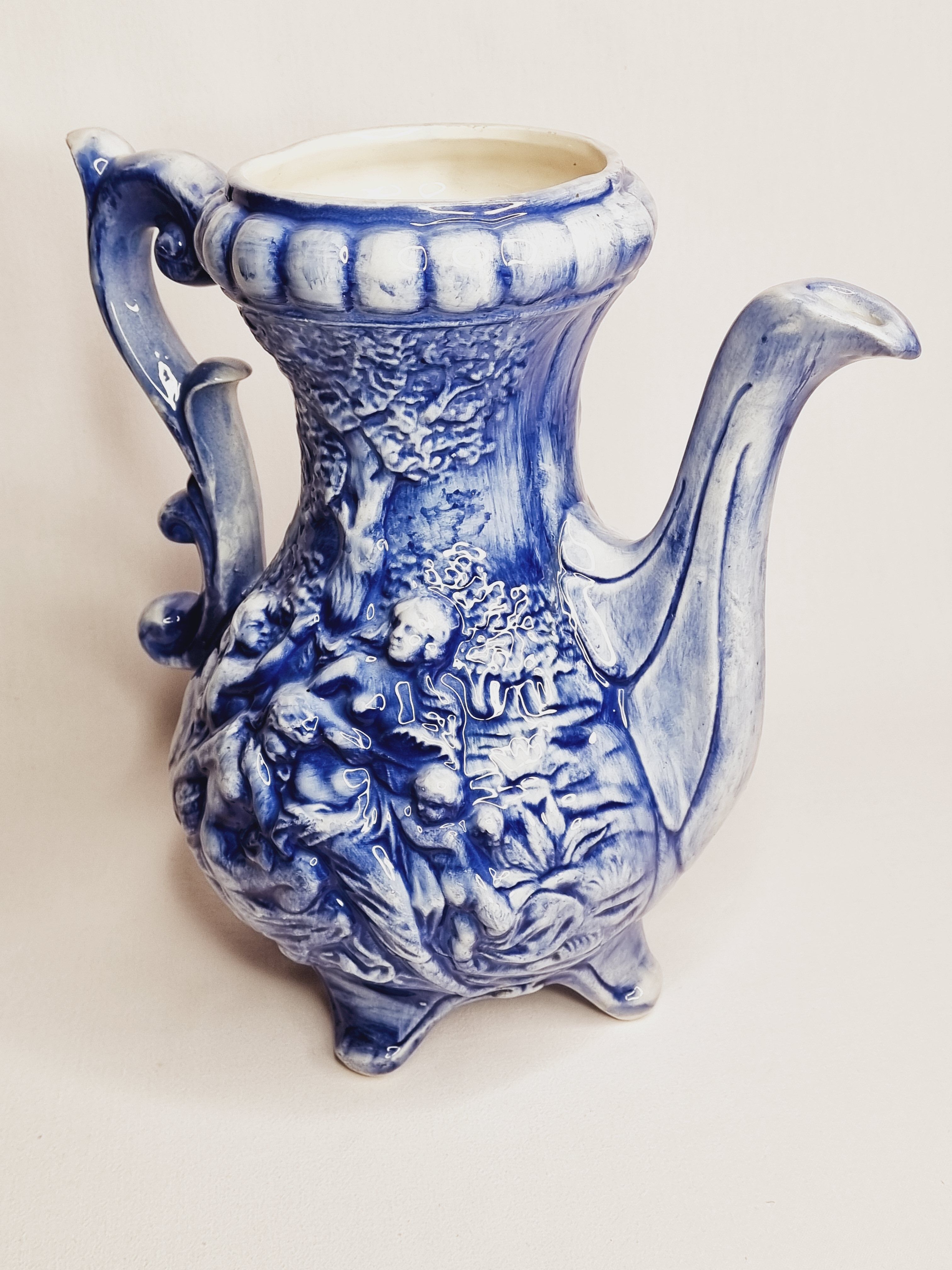 Large vase with antique decorations in relief, 30 cm