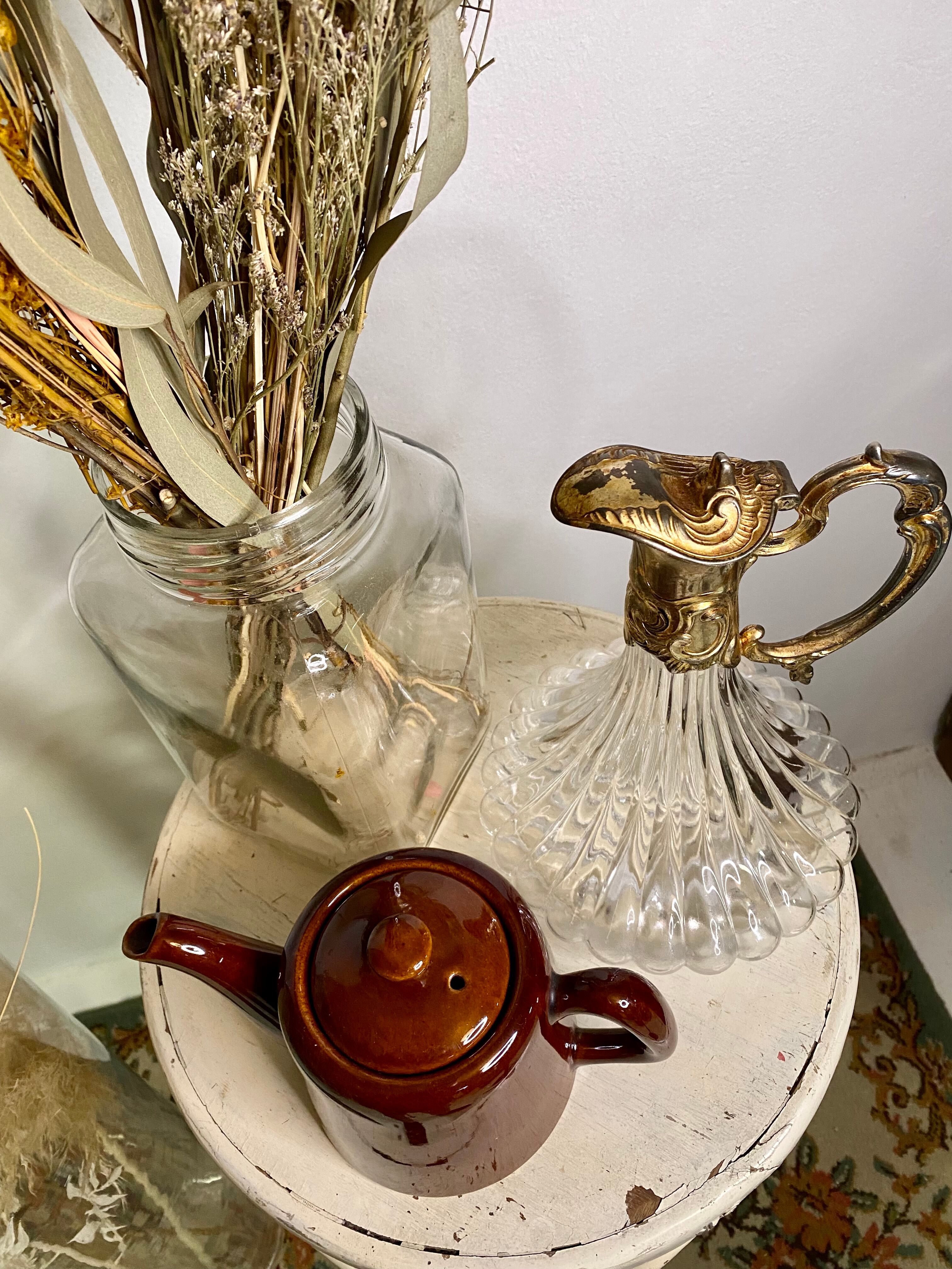 Théière marron en faïence