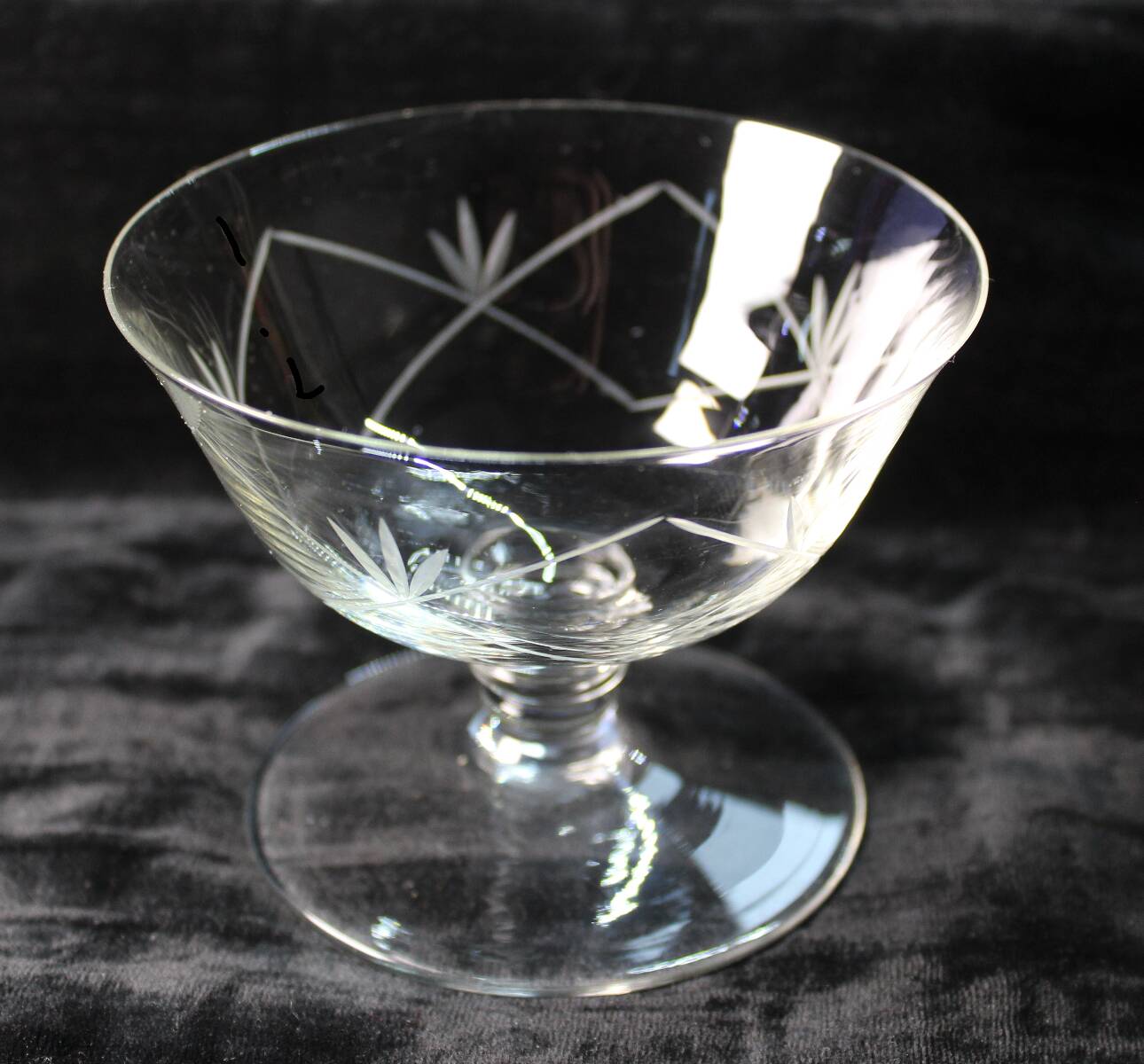 Set of 8 Champagne glasses in engraved crystal - Authentic Art Deco 1940