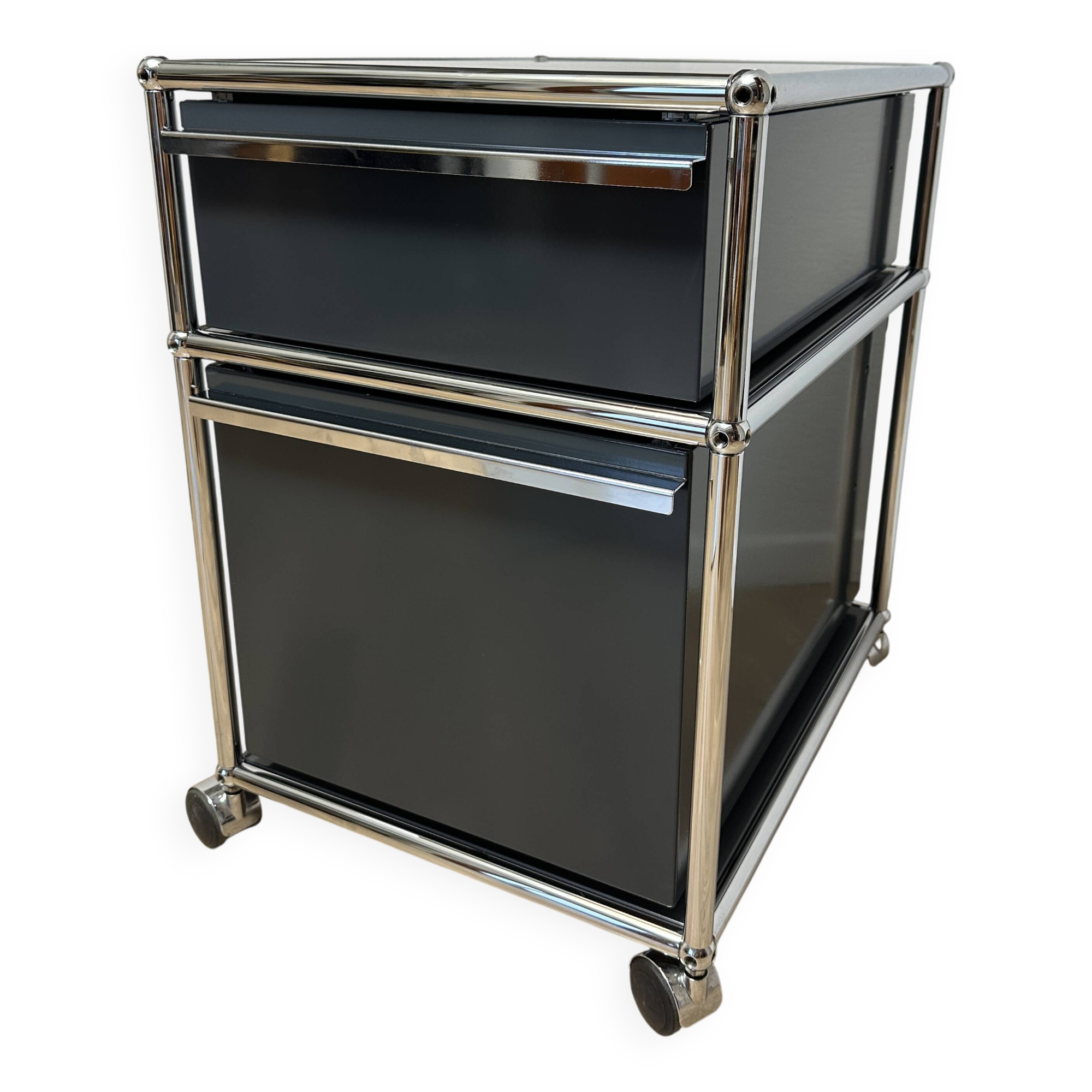 USM Haller wheeled cabinet in Anthracite Grey